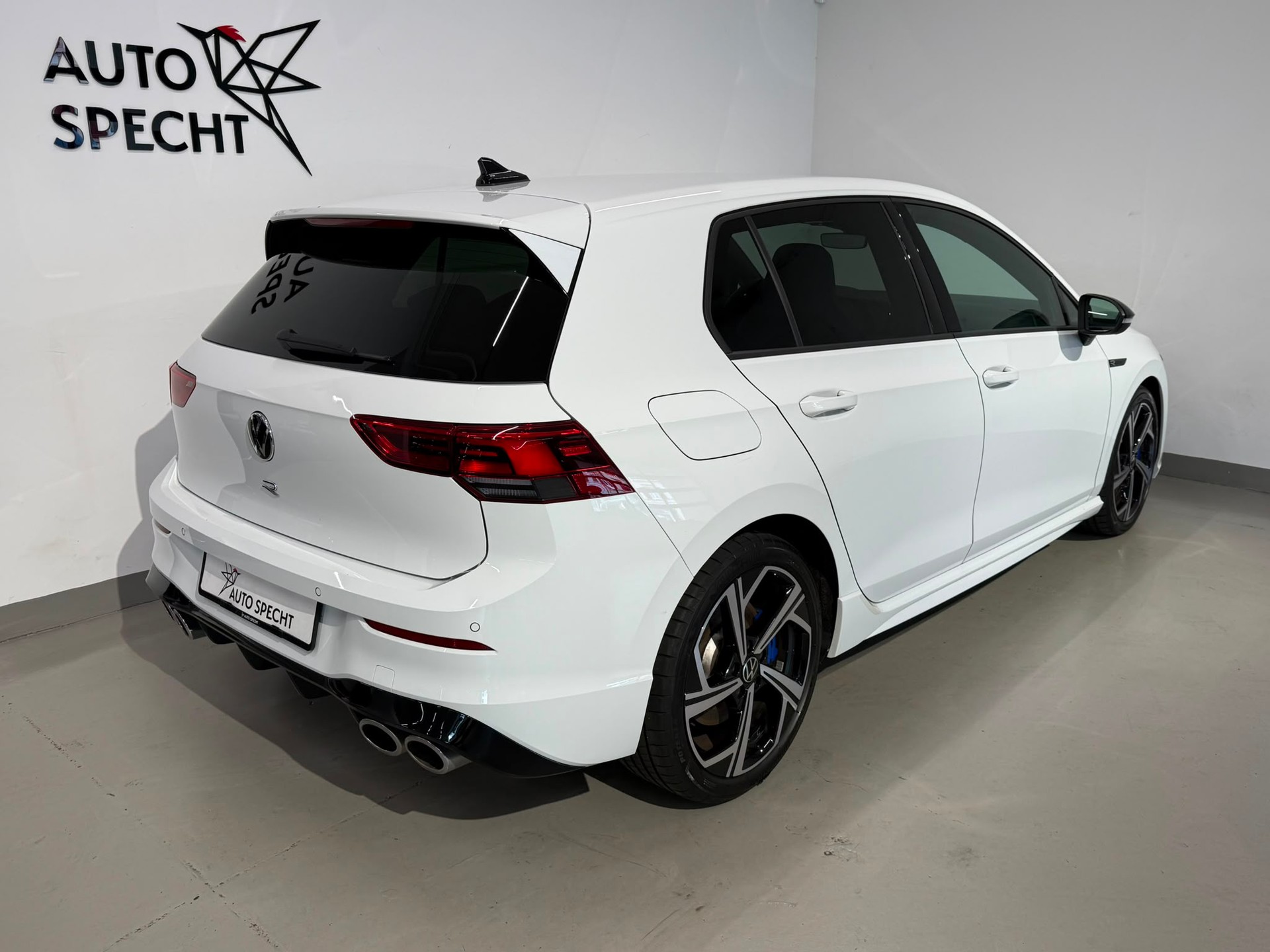 VW Golf 2.0 TSI R DSG 4Motion-image-4