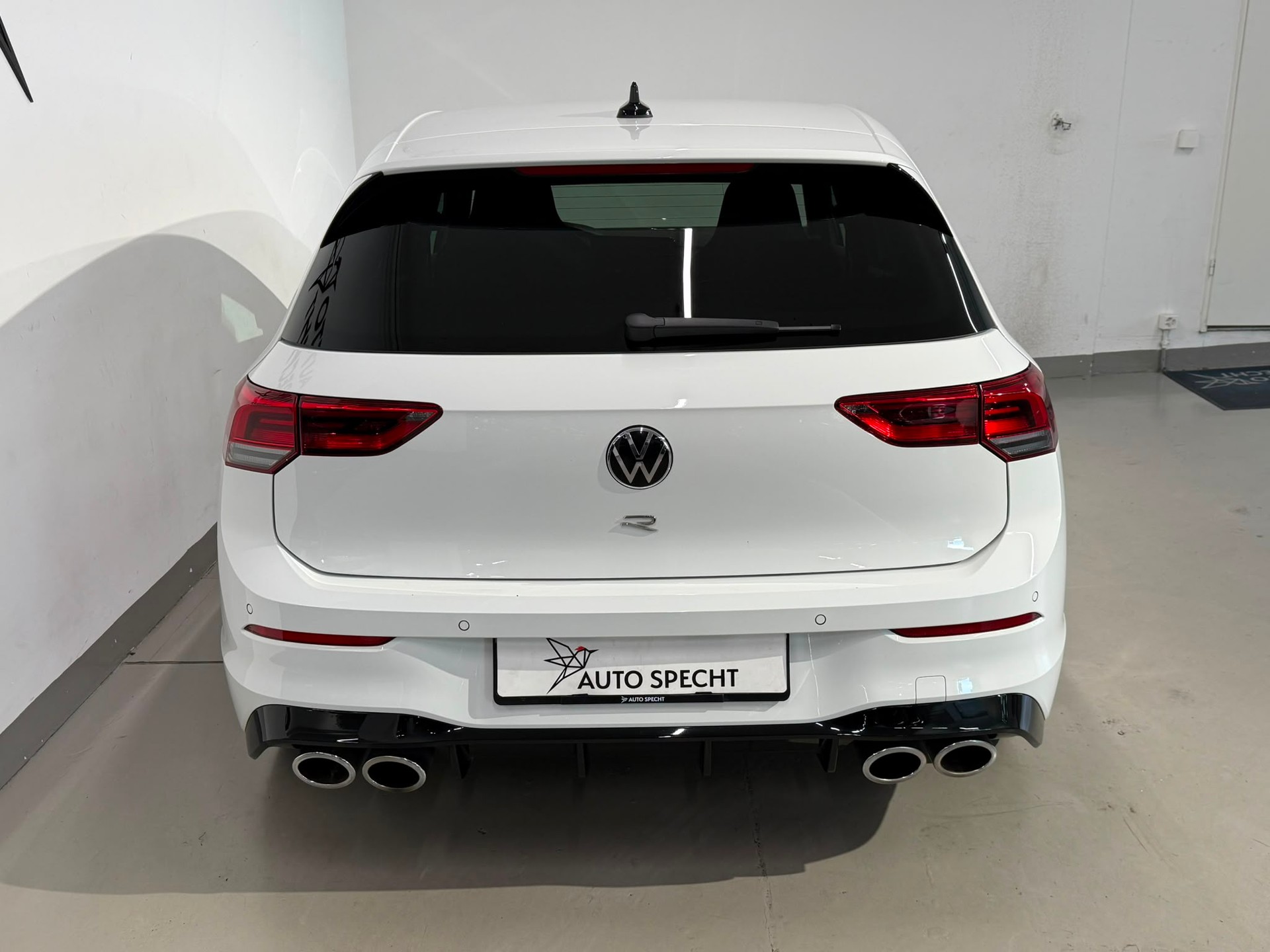 VW Golf 2.0 TSI R DSG 4Motion-image-6