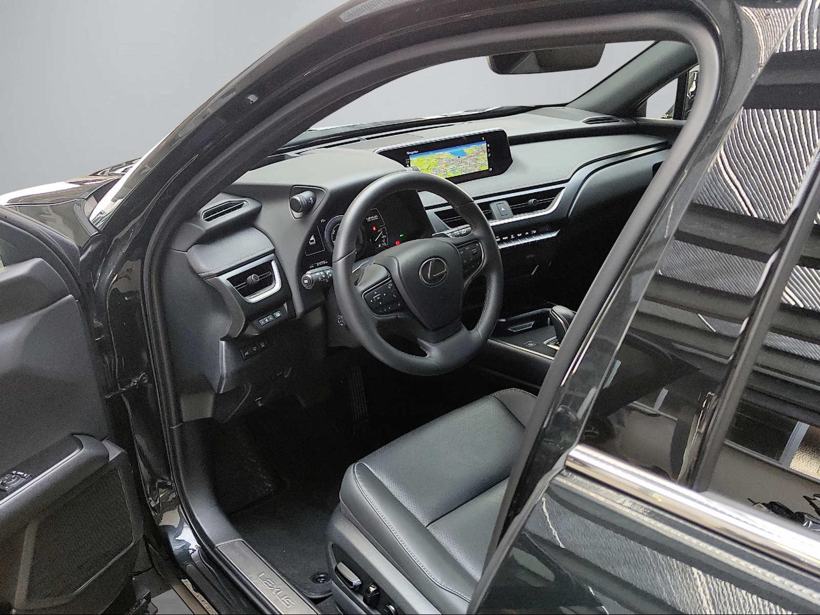 LEXUS UX 300e Excellence-image-12
