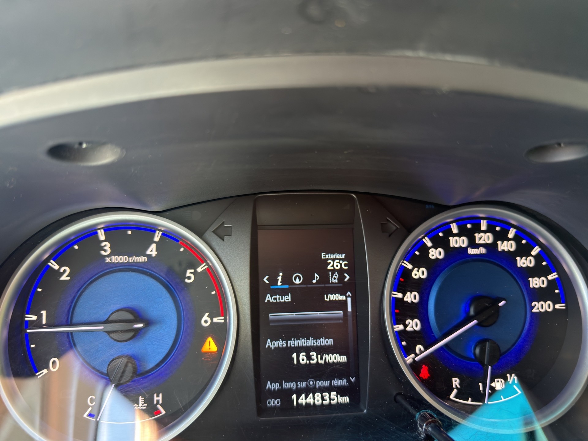 TOYOTA Hilux 2.4D-4D Sol Premium Double Cab 4x4-image-9