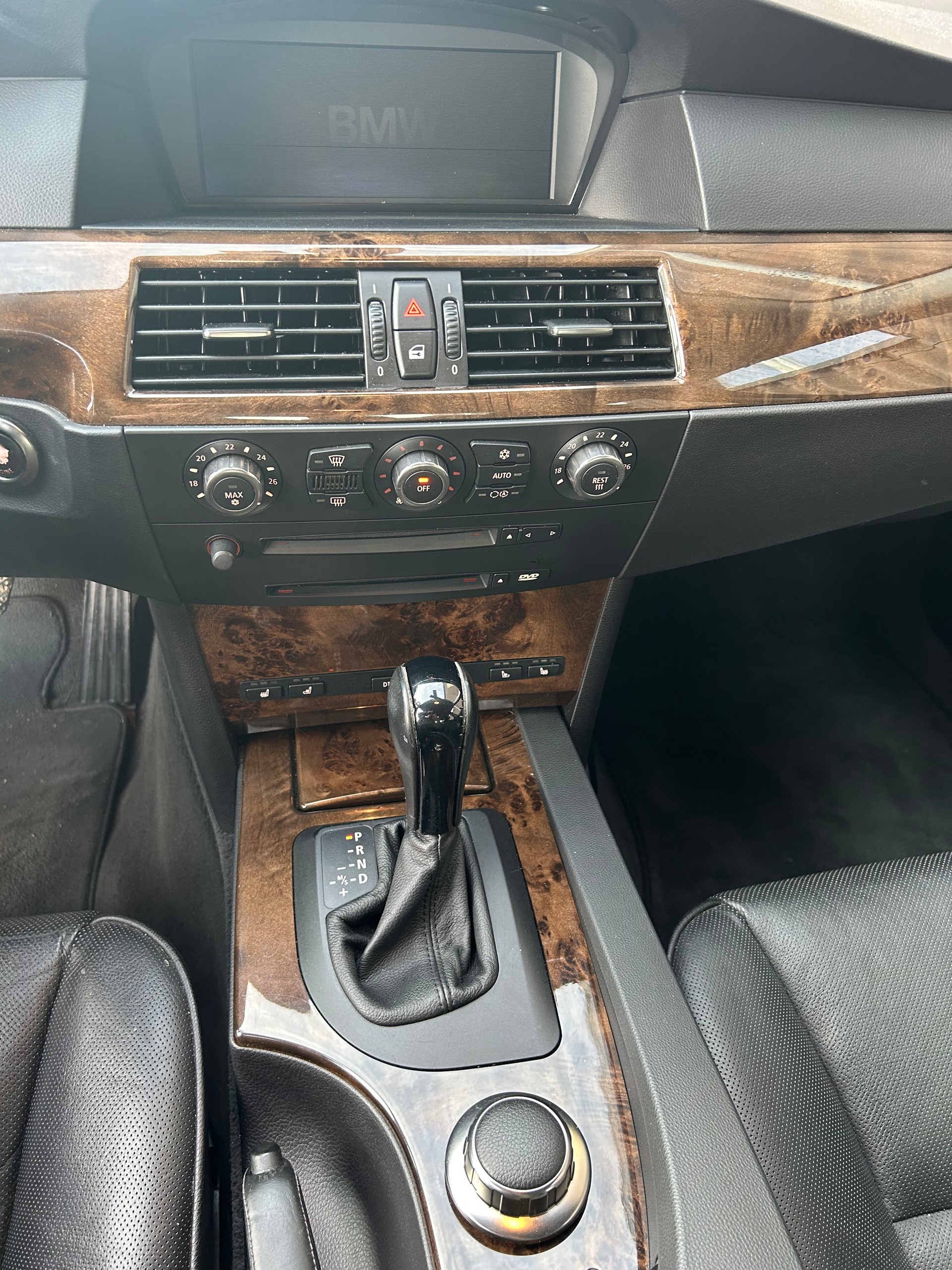 BMW 525xi-image-9