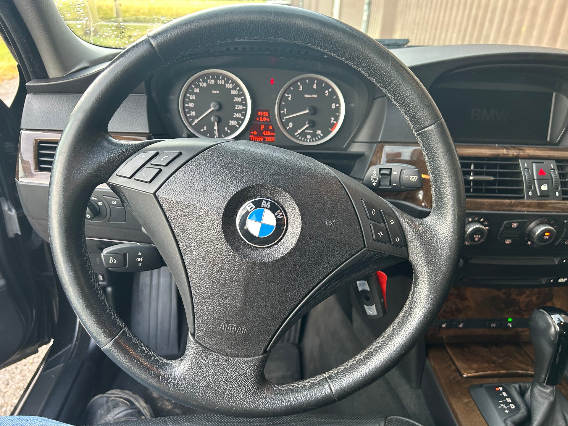 BMW 525xi-image-7