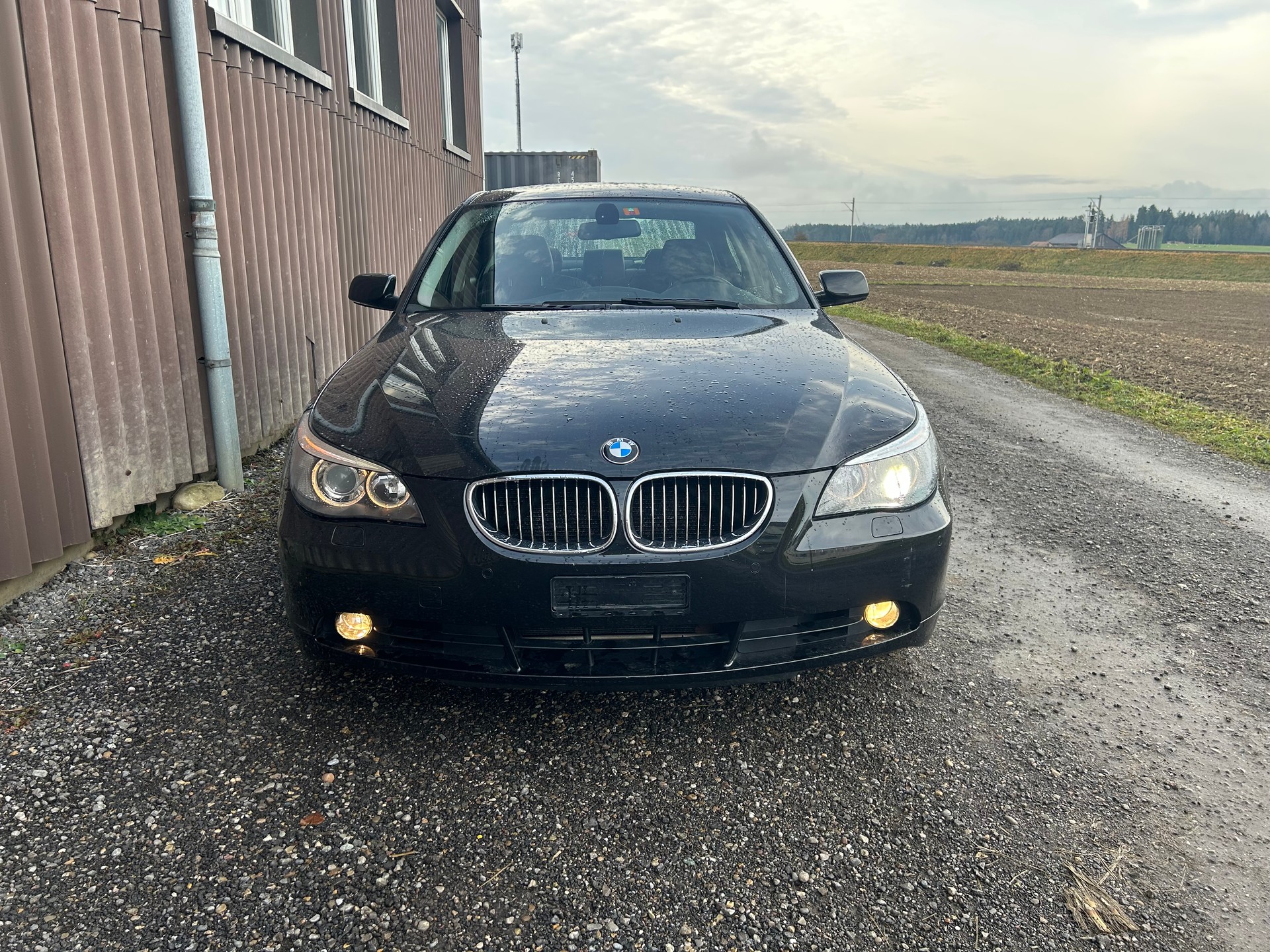 BMW 525xi-image-1