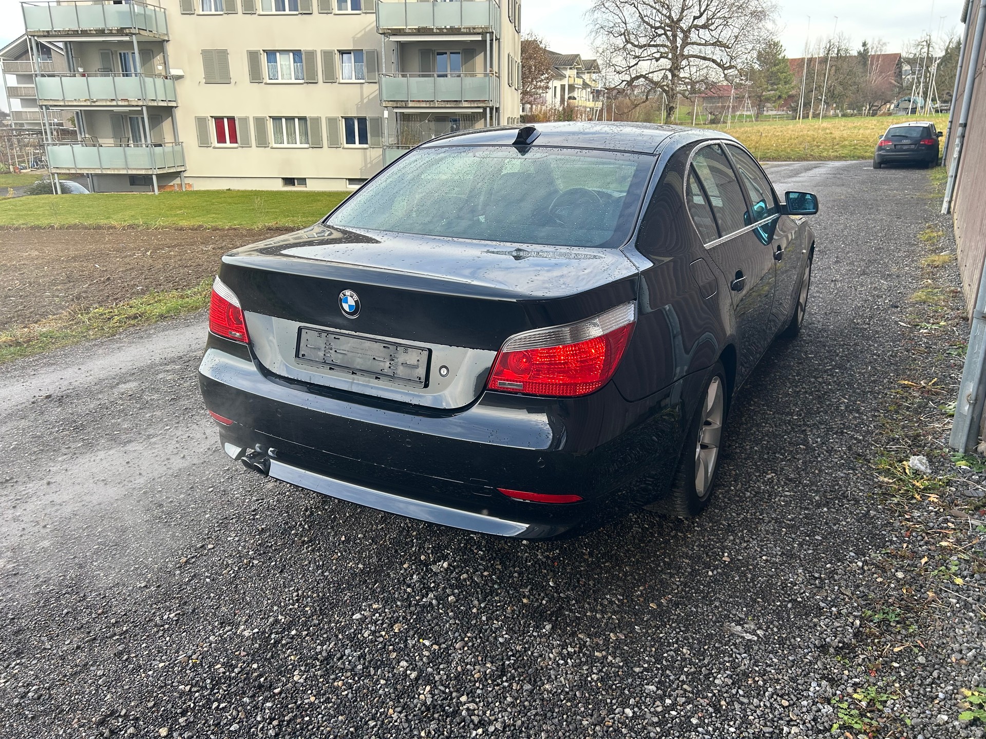 BMW 525xi-image-4