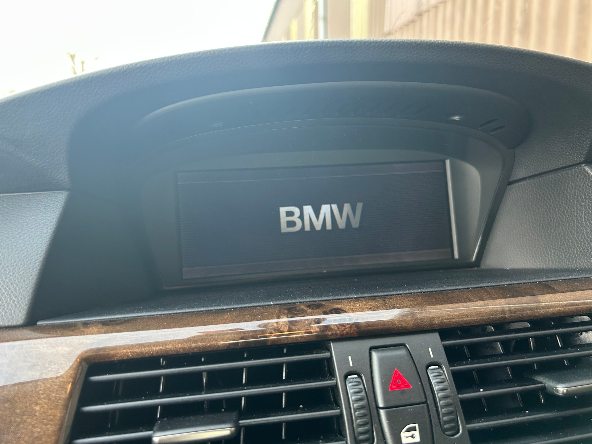 BMW 525xi-image-8