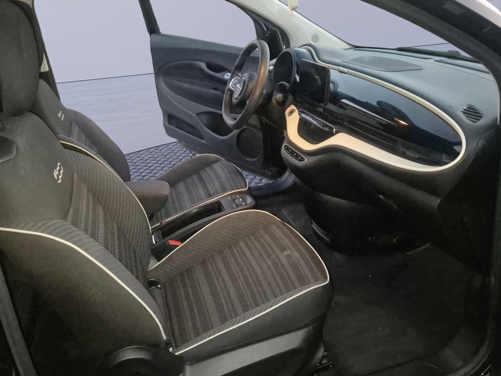FIAT 500 electric 70 kW Action-image-11