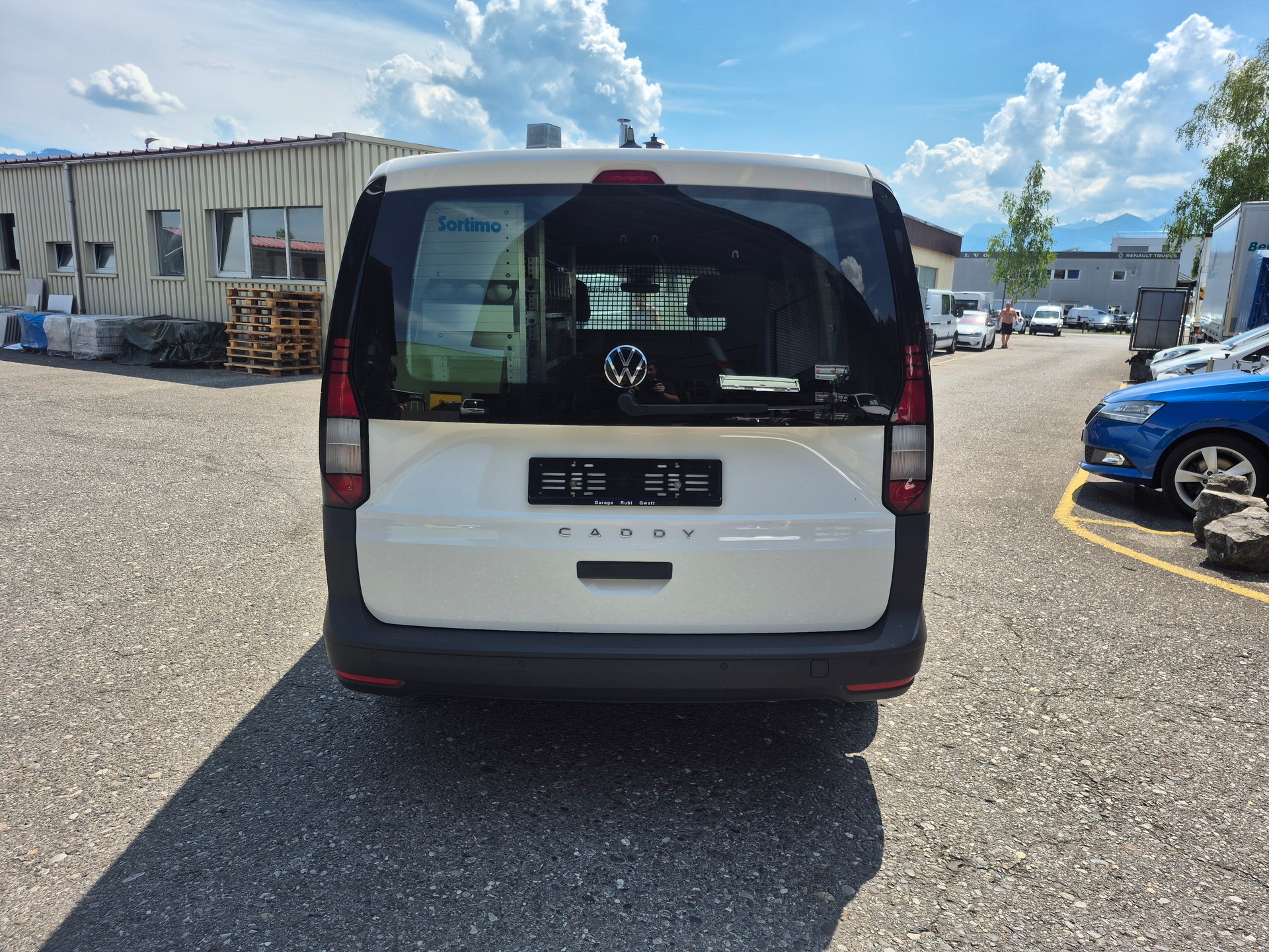 VW Caddy Cargo 2.0TDI Maxi-image-5