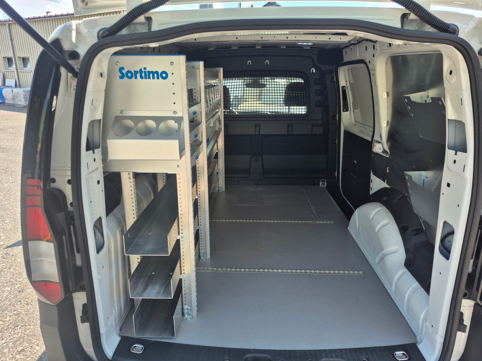 VW Caddy Cargo 2.0TDI Maxi-image-10