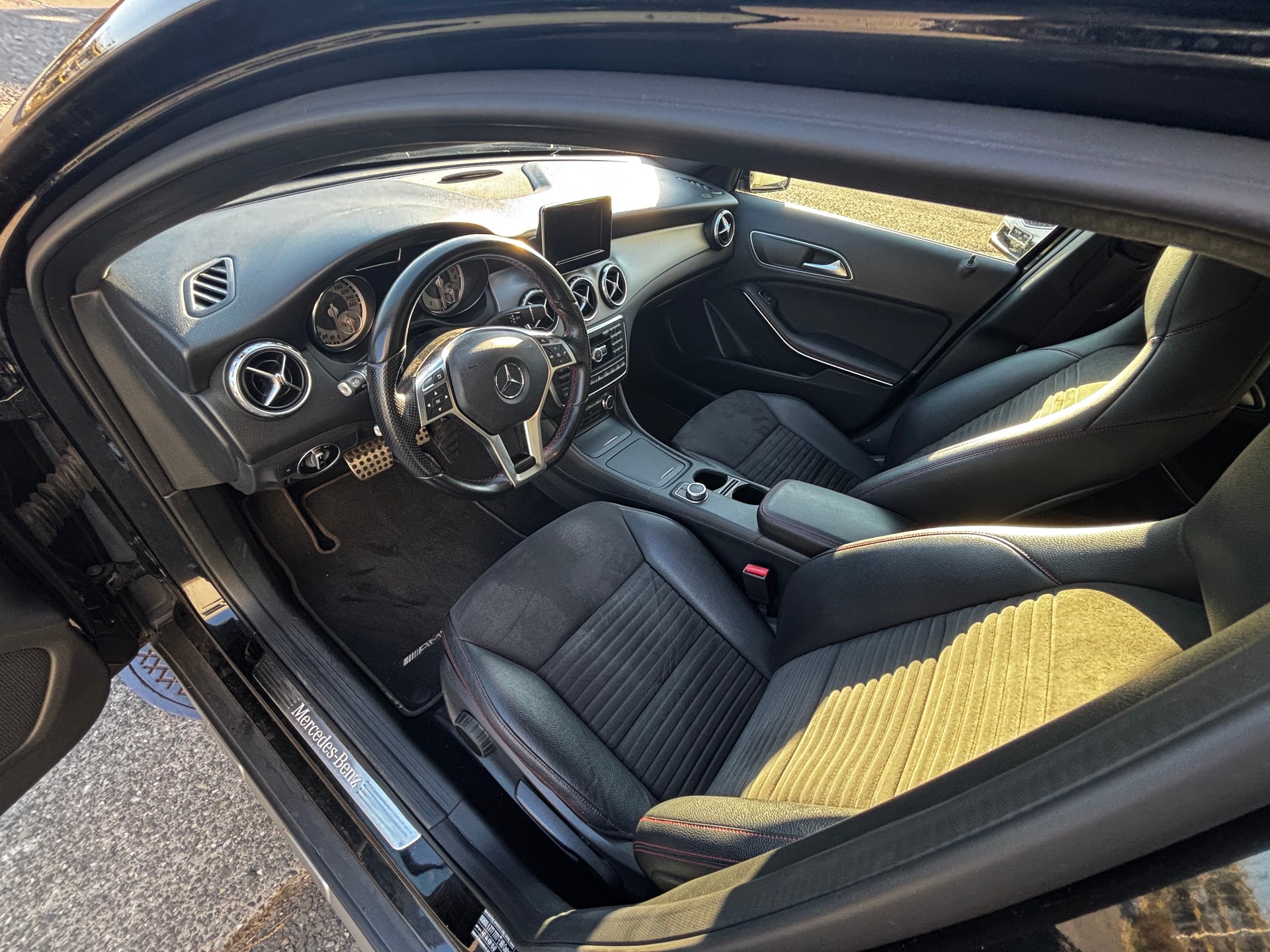 MERCEDES-BENZ GLA 250 AMG Line 4Matic 7G-DCT-image-8