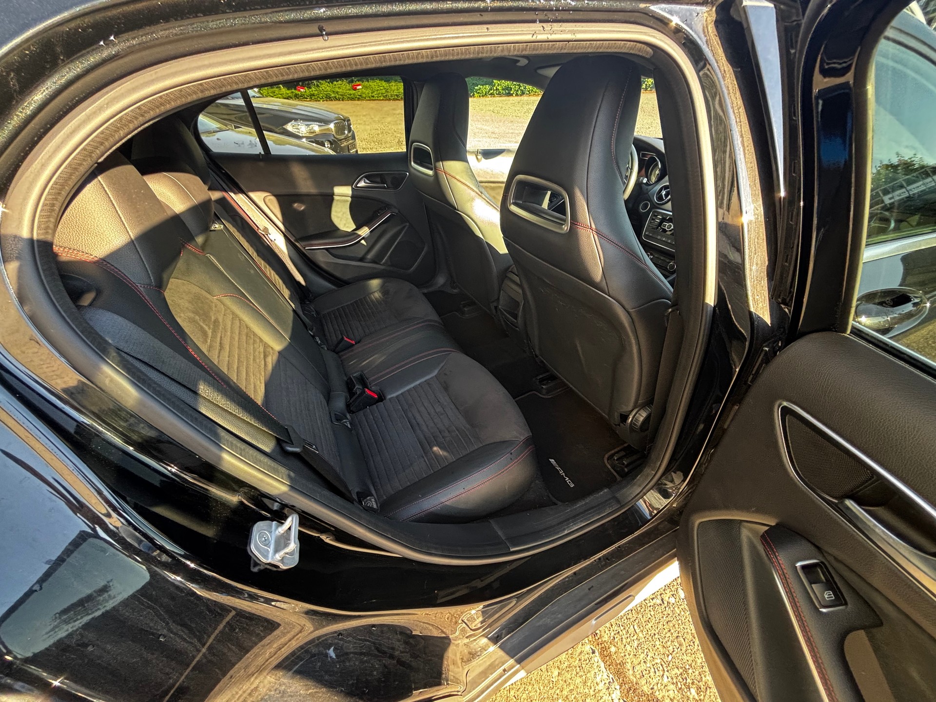 MERCEDES-BENZ GLA 250 AMG Line 4Matic 7G-DCT-image-12