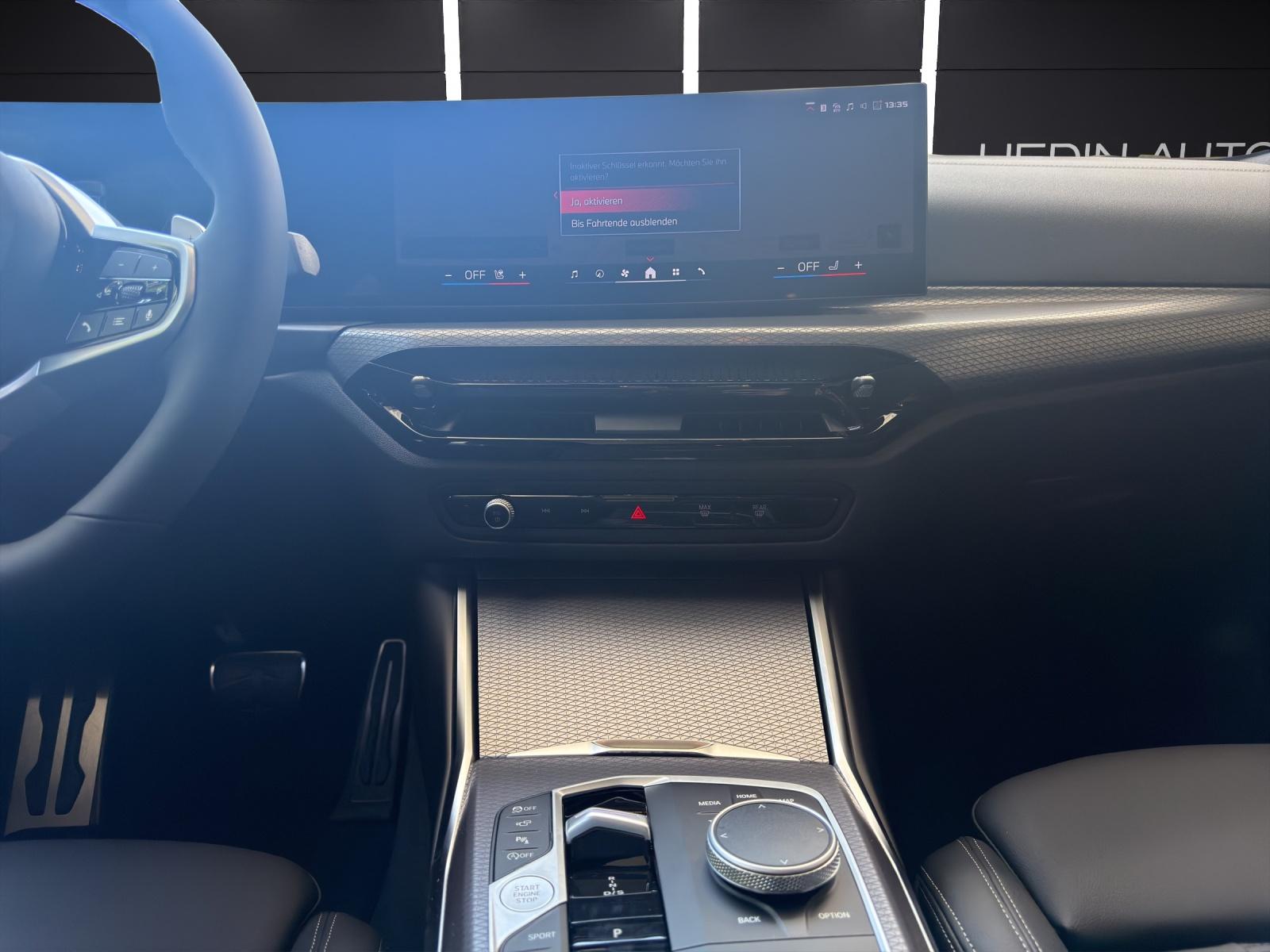 BMW M340i xDrive Touring-image-12