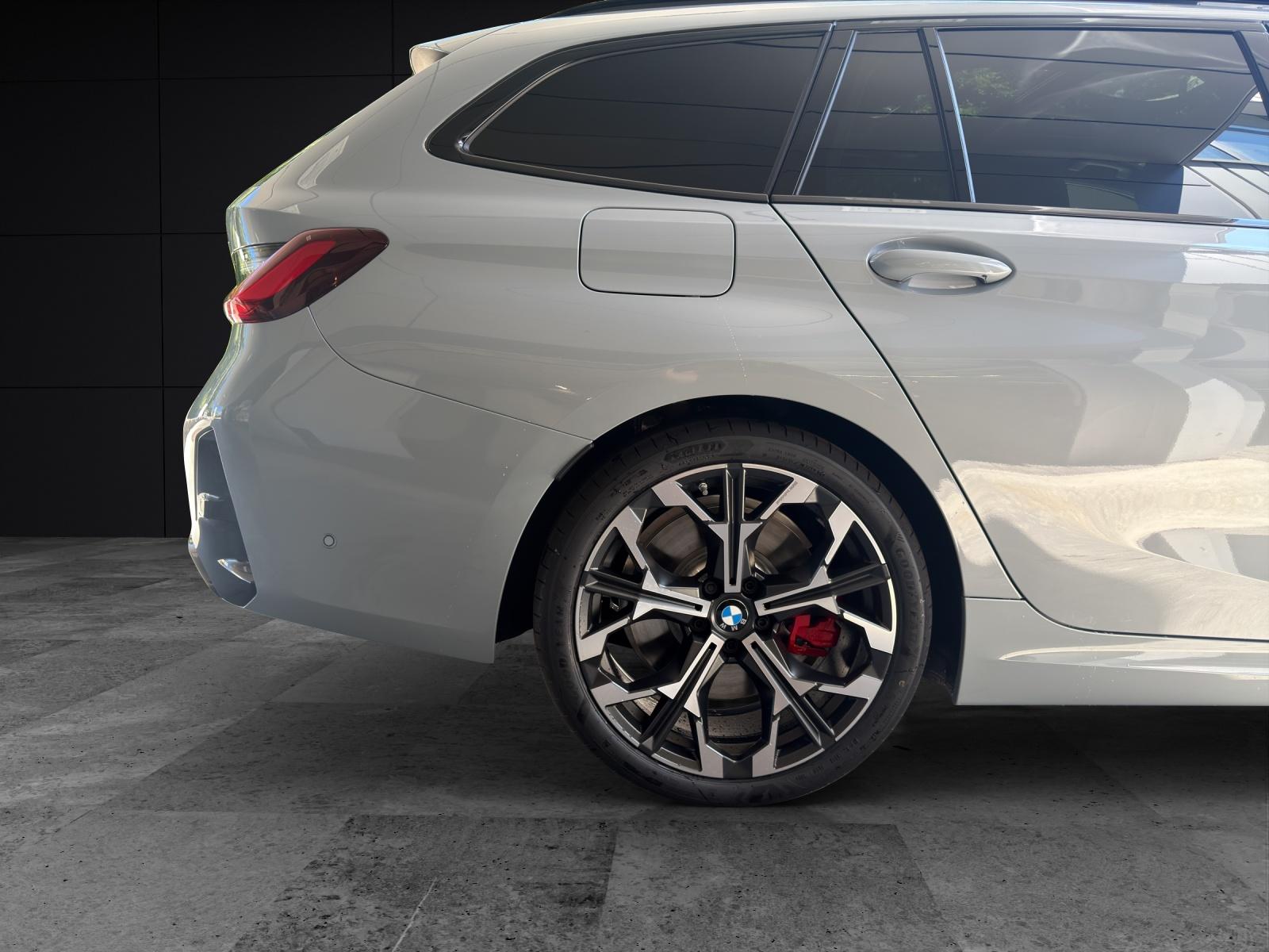 BMW M340i xDrive Touring-image-19