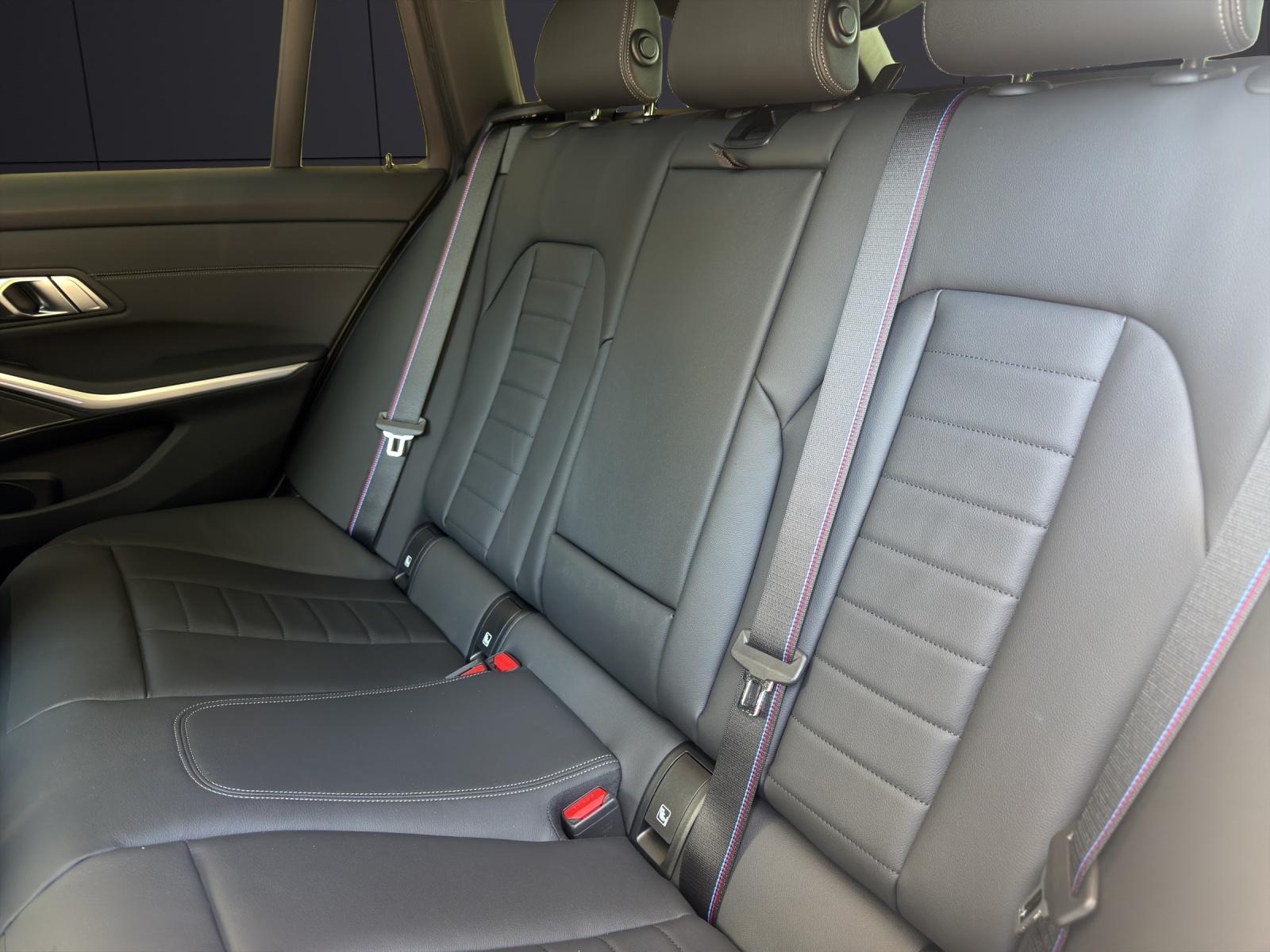 BMW M340i xDrive Touring-image-13