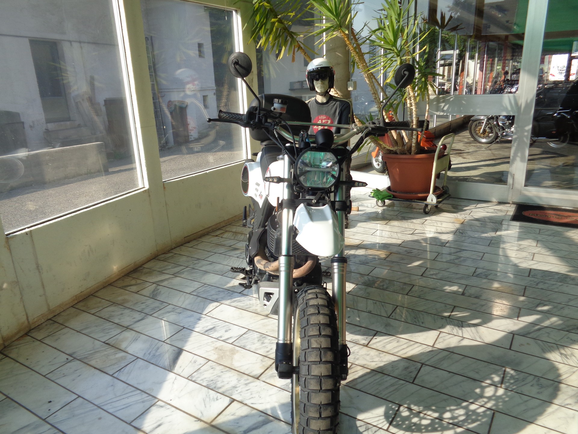 MASH 650 X-Ride-image-6