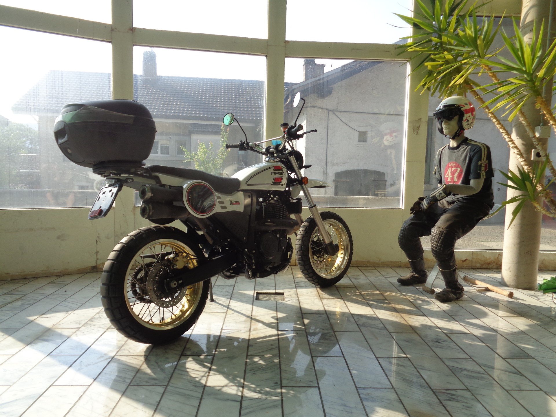 MASH 650 X-Ride-image-2