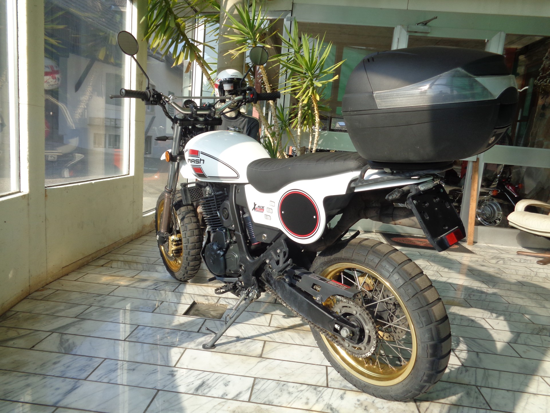 MASH 650 X-Ride-image-3
