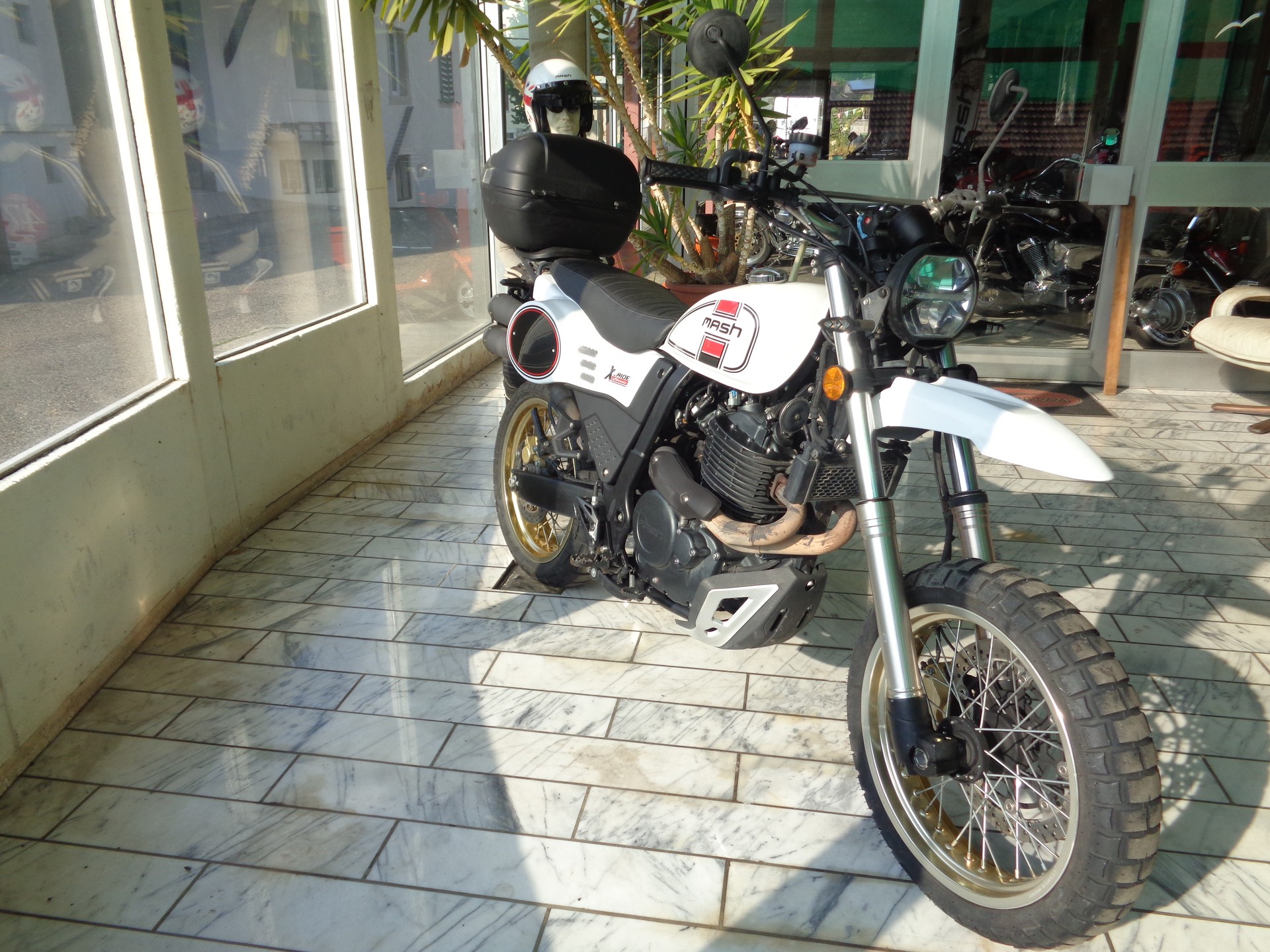 MASH 650 X-Ride-image-0