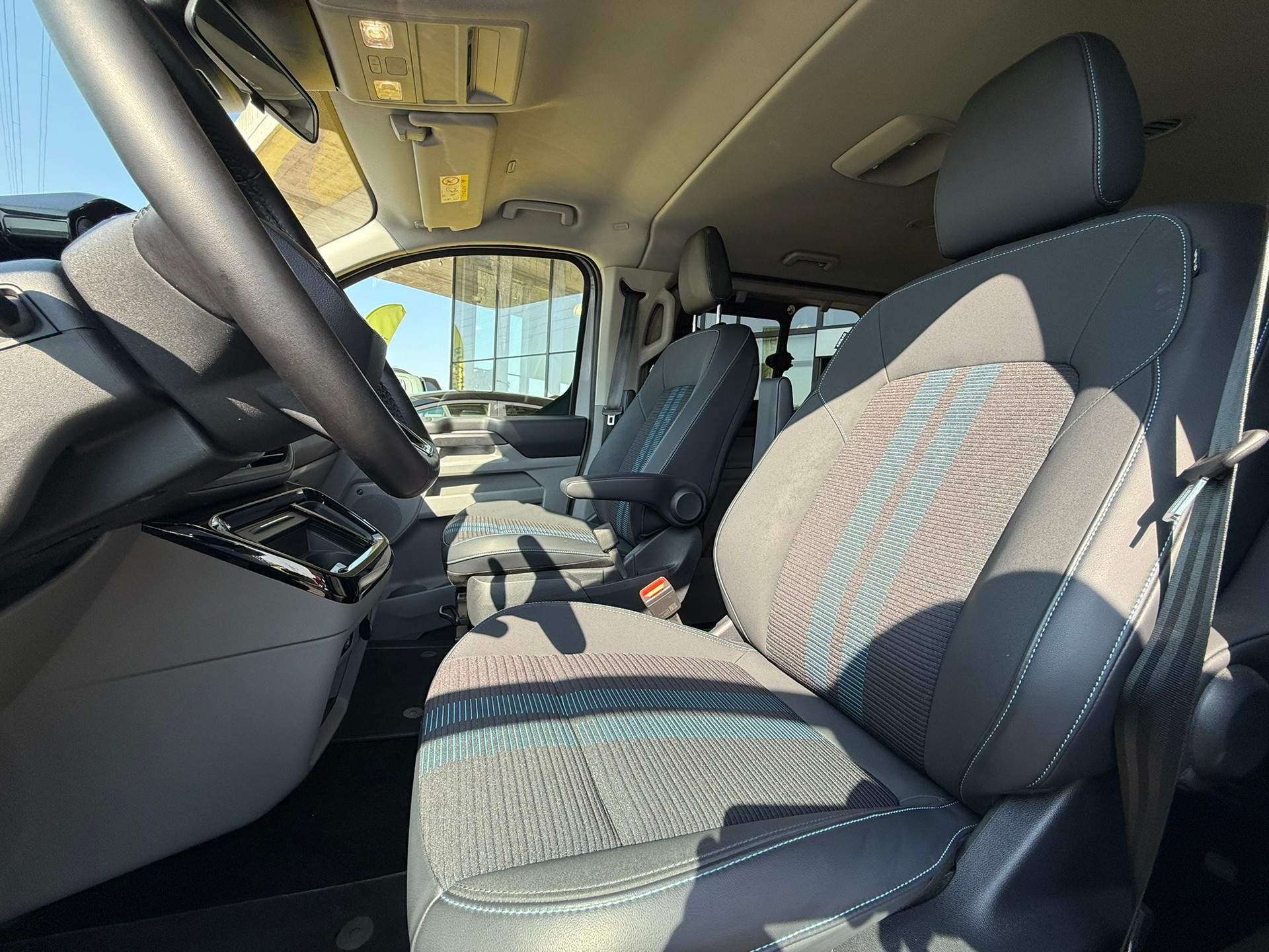 FORD Tourneo Bus 320 L1H1 Sport Automat 4x4-image-6