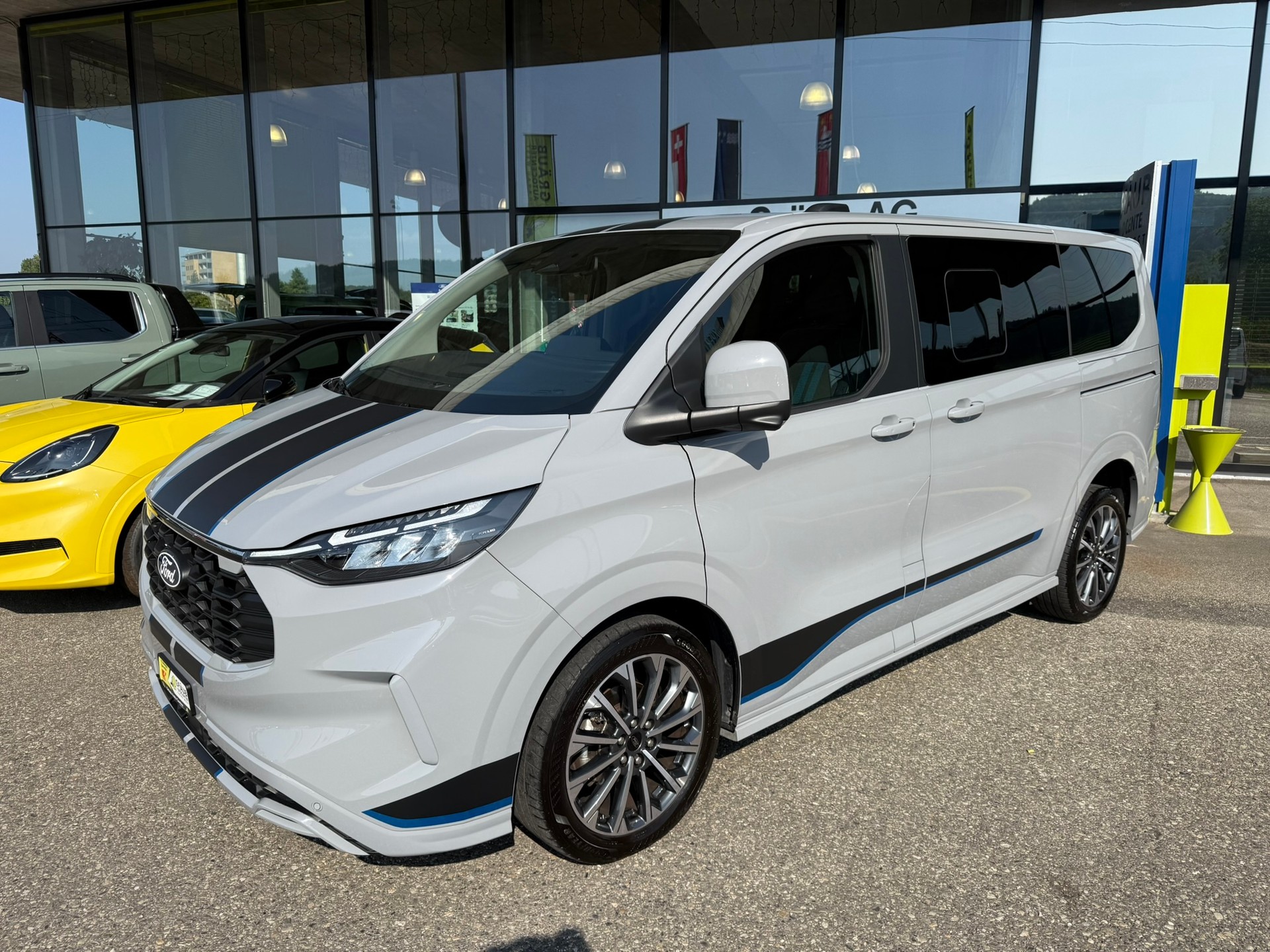 FORD Tourneo Bus 320 L1H1 Sport Automat 4x4-showroom-element-2