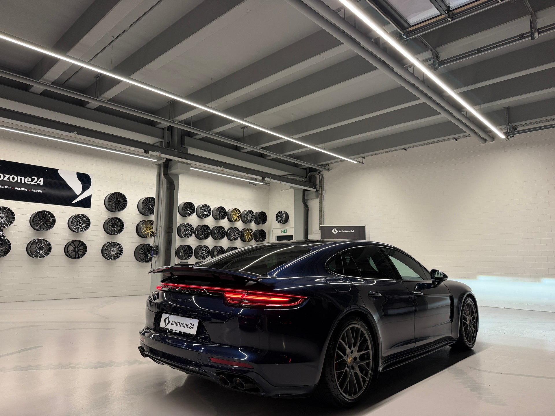 PORSCHE Panamera 4.0 V8 GTS *Porsche Approved bis 12/2026*Luftfahrwerk*Hinterachslenkung*Sport Chrono*-showroom-element-3