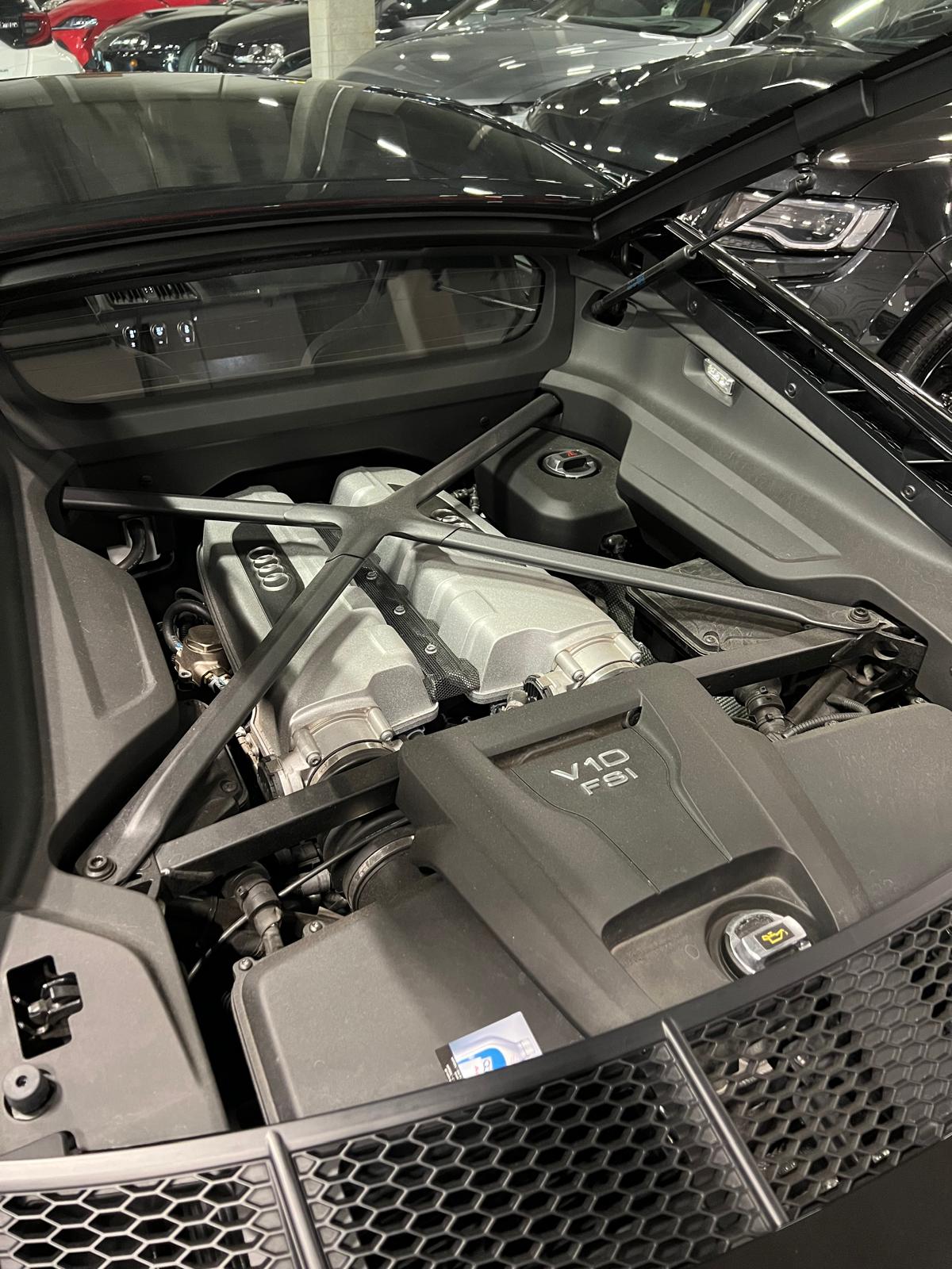 AUDI 5.2 FSI V10 plus quattro S-Tronic-image-6