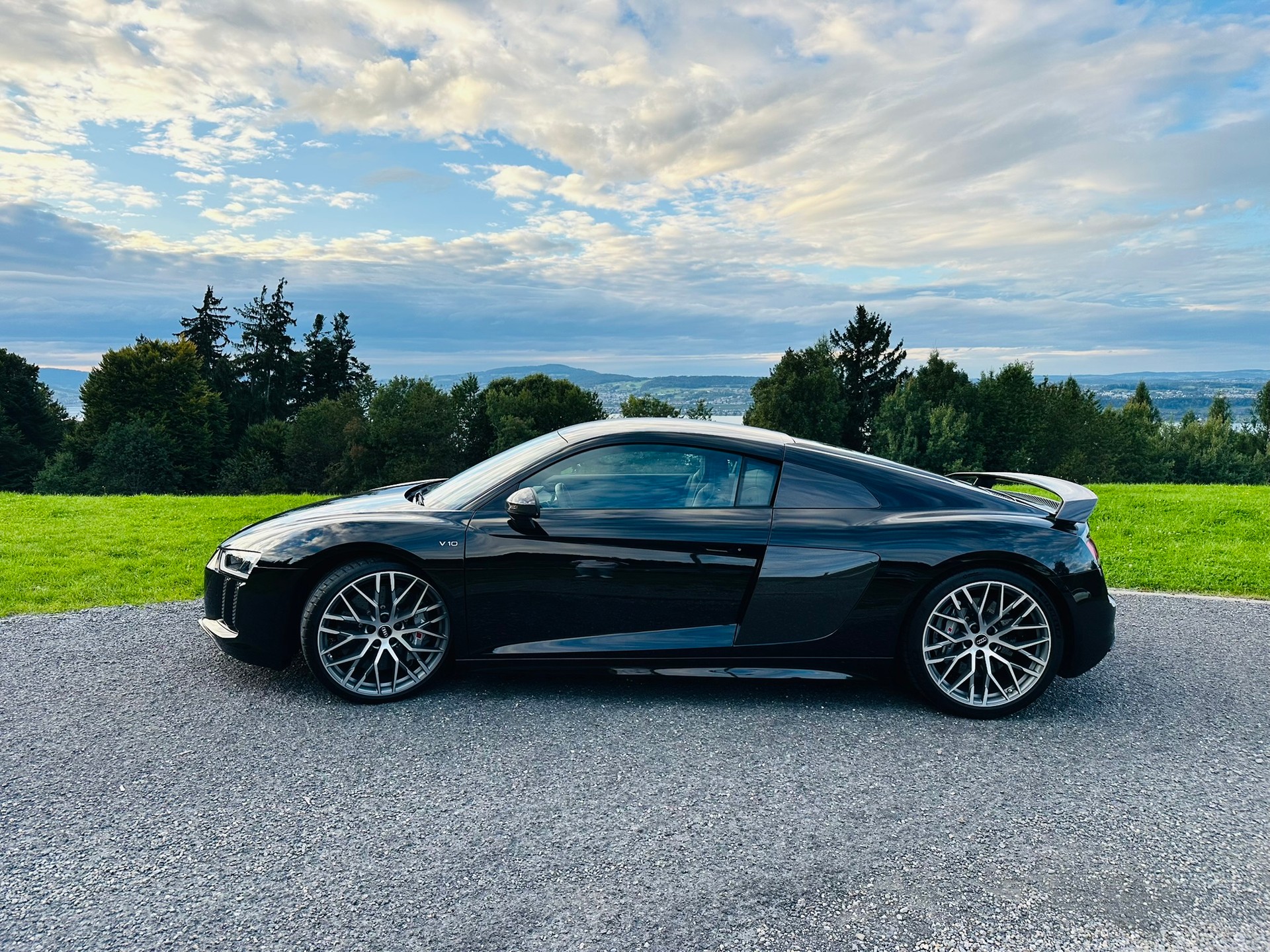 AUDI 5.2 FSI V10 plus quattro S-Tronic-image-1