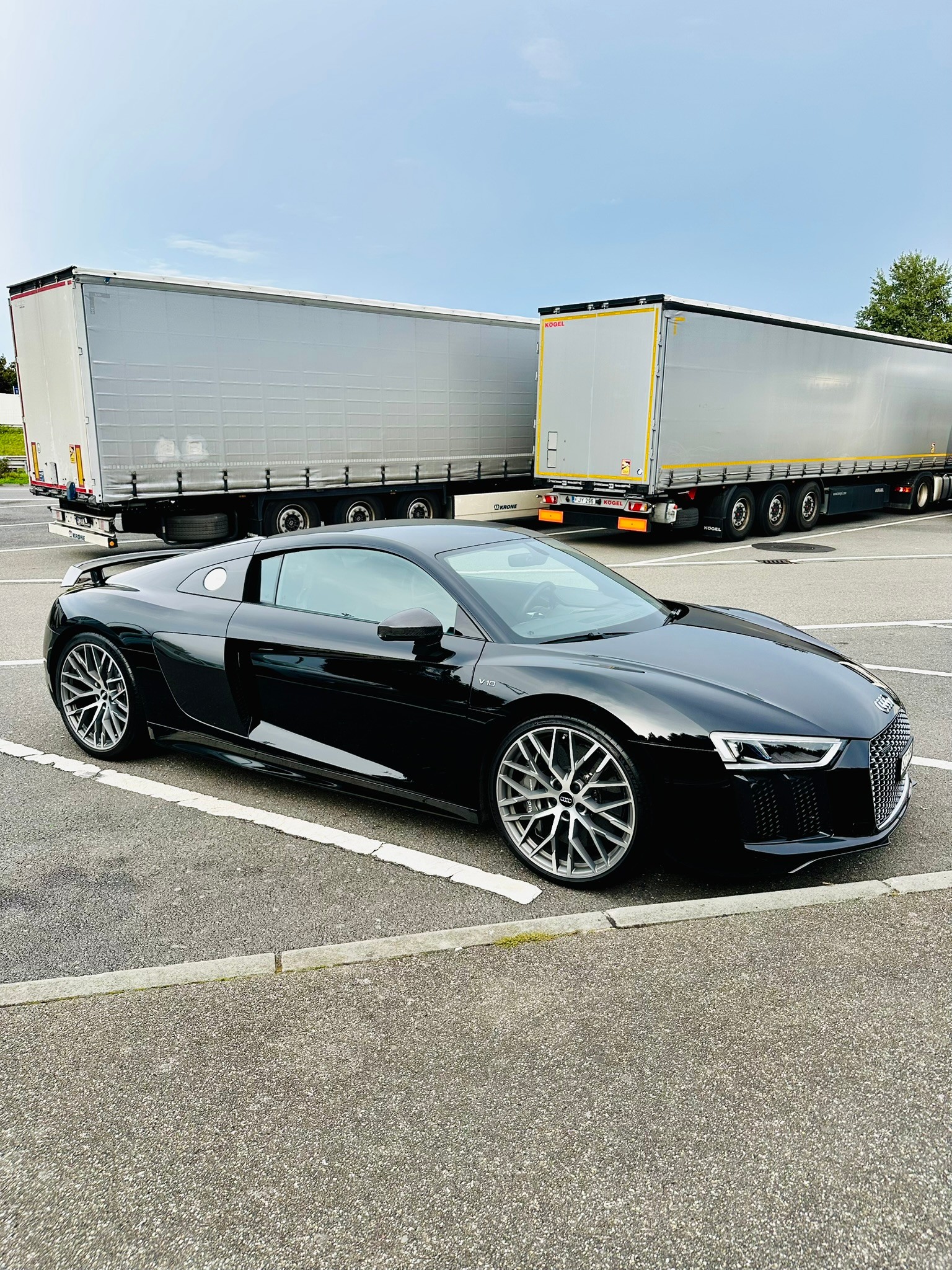 AUDI 5.2 FSI V10 plus quattro S-Tronic-image-4
