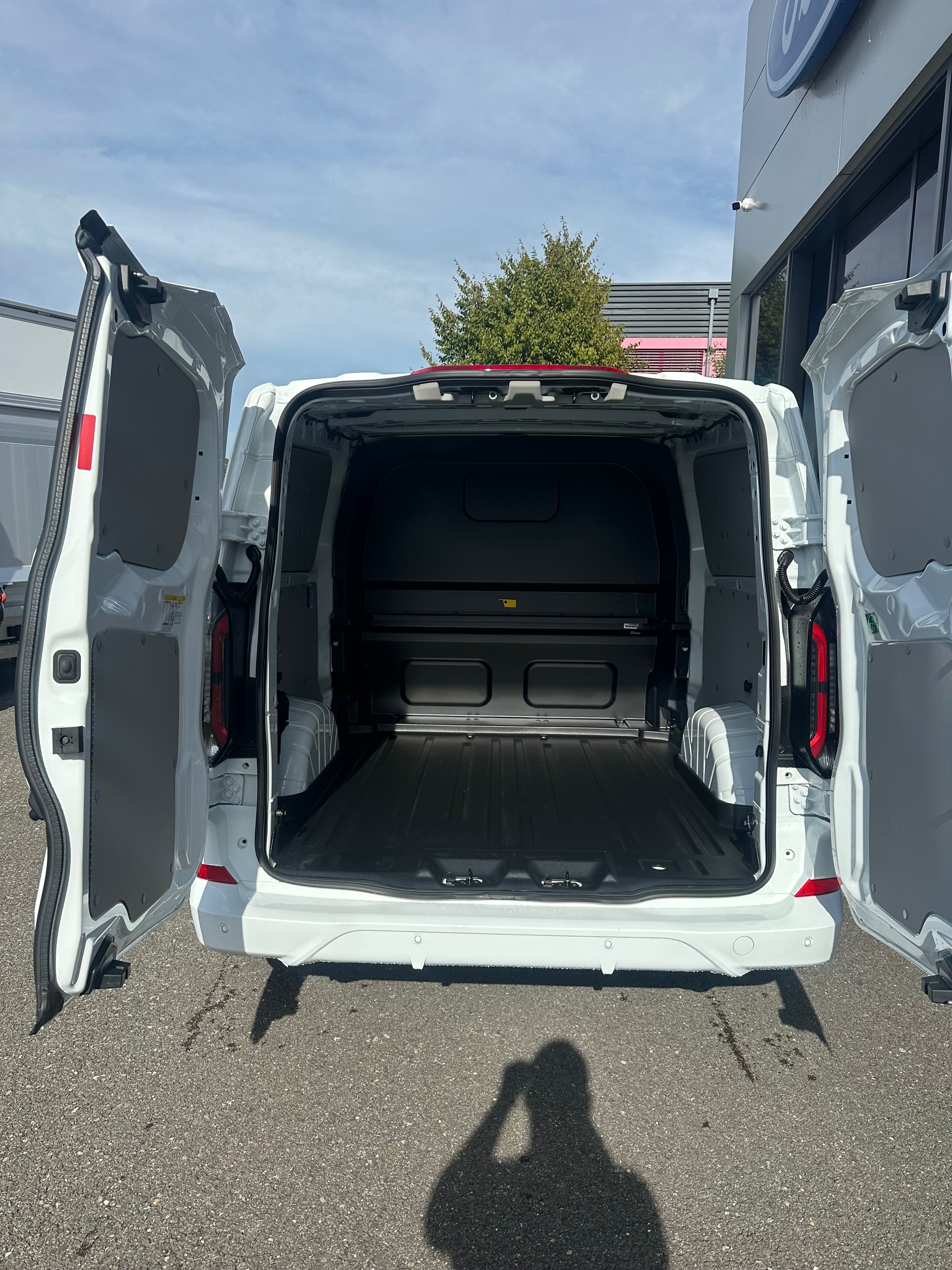 FORD Transit Custom Van 320 L2 2.5 Sport/PHEV/Aut.-image-6