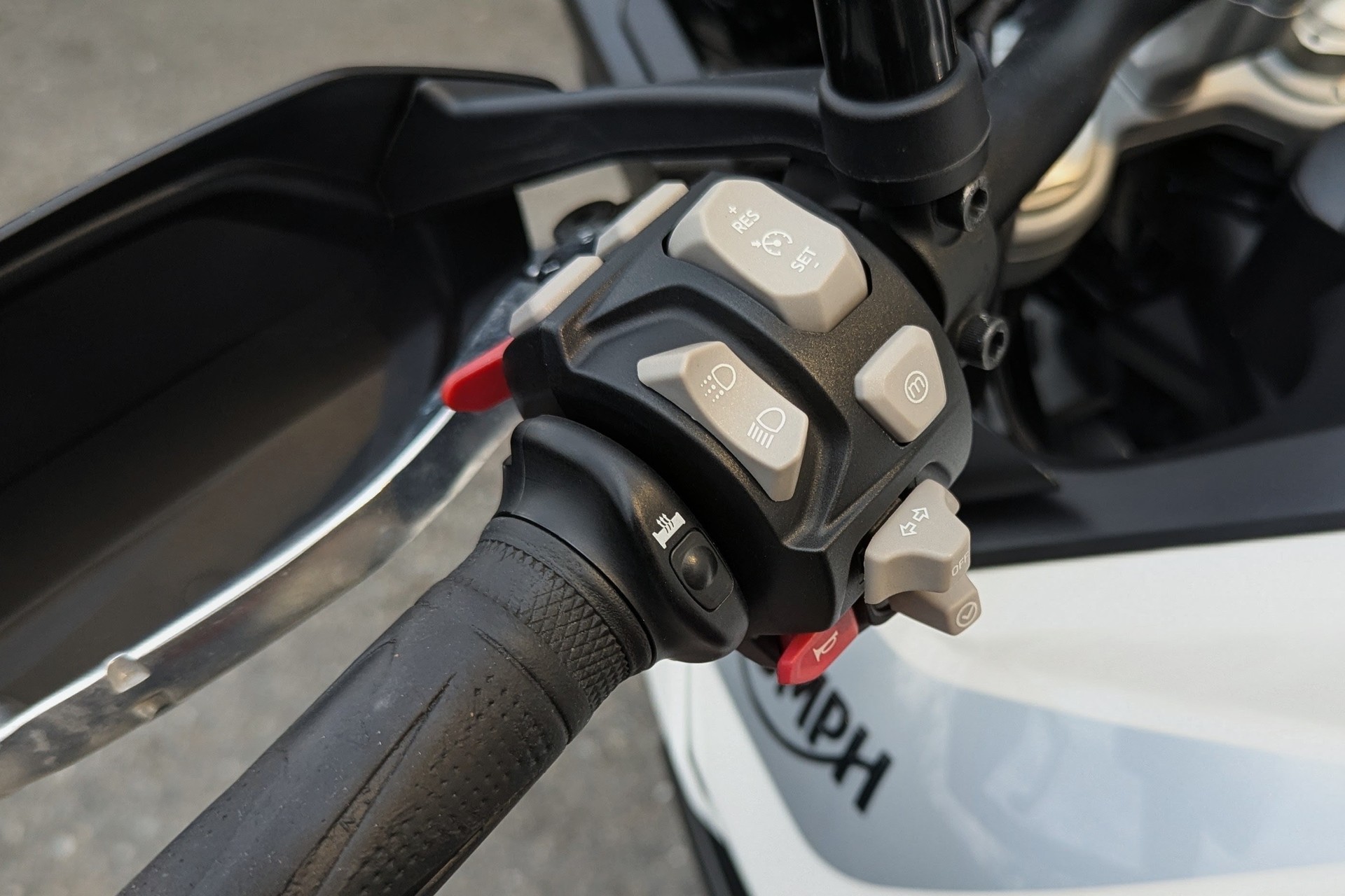 TRIUMPH Tiger 900 GT LOW-image-6
