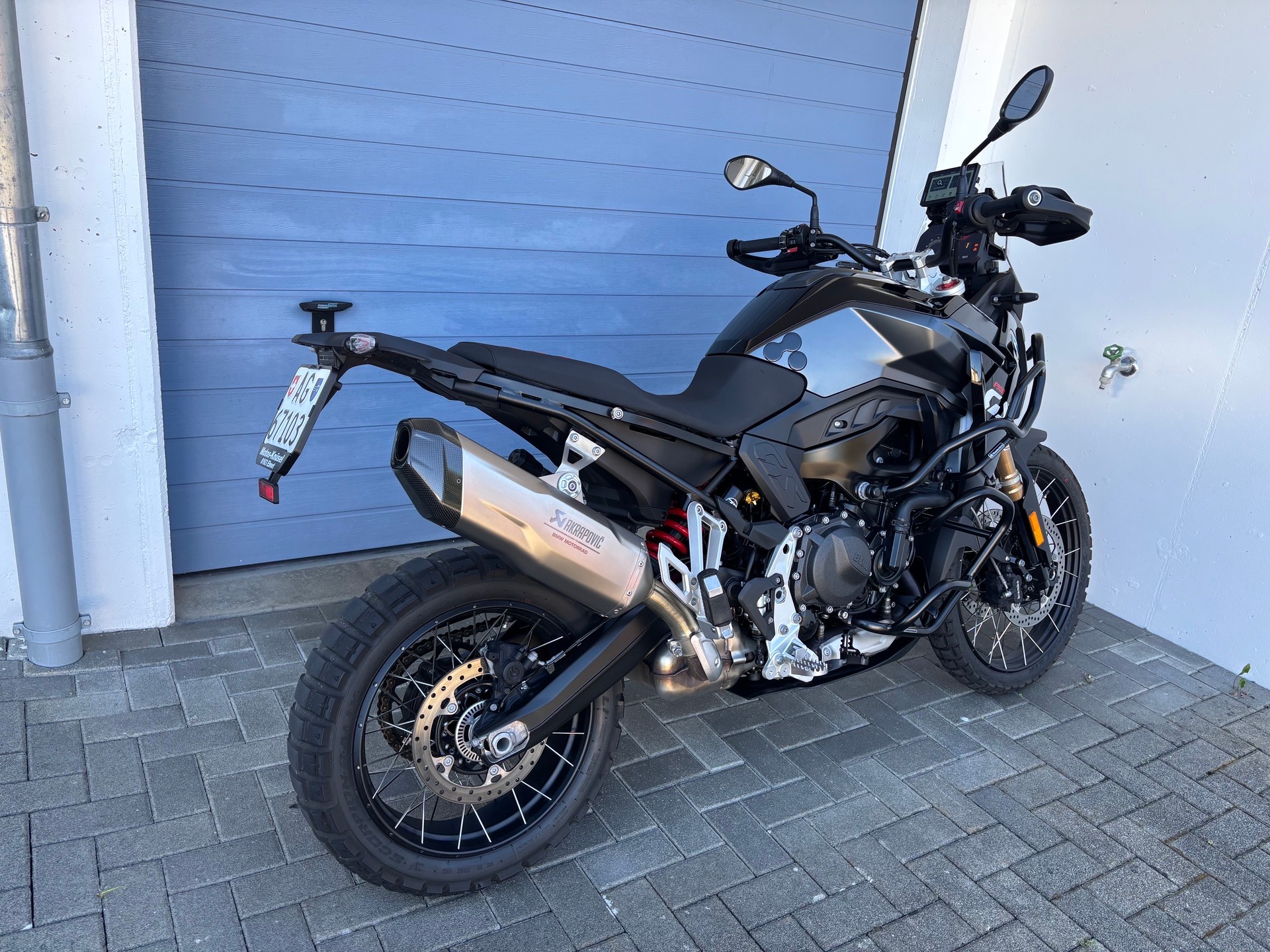 BMW F 900 GS-image-1