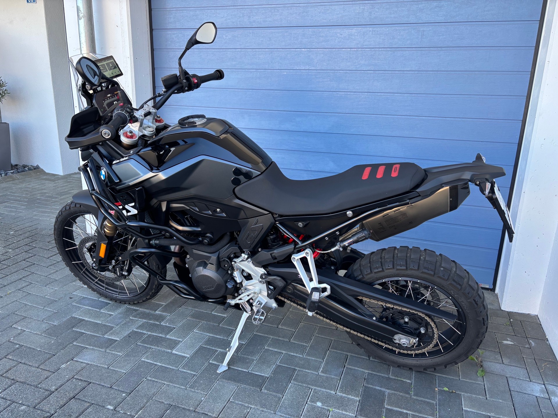 BMW F 900 GS-image-4