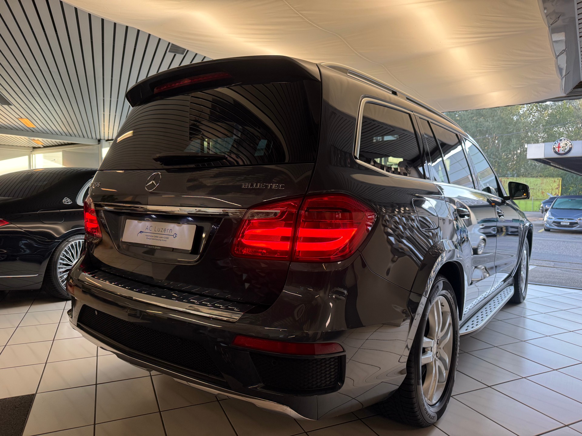 MERCEDES-BENZ GL 350 BlueTEC 4Matic 7G-TRONIC-showroom-element-2