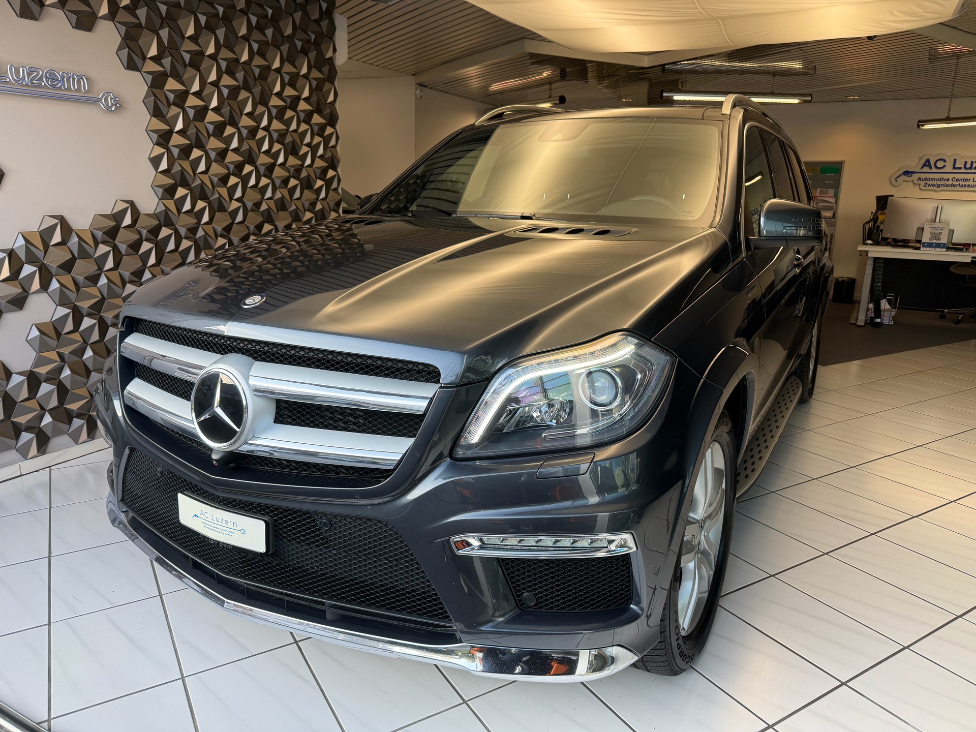 MERCEDES-BENZ GL 350 BlueTEC 4Matic 7G-TRONIC