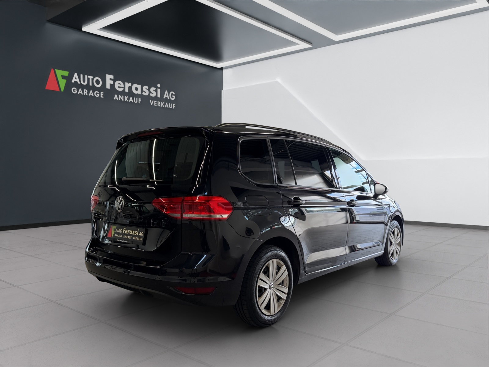 VW Touran 1.6 TDI BlueMotion Technology Trendline DSG-image-5