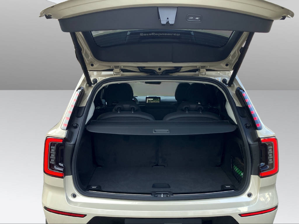 VOLVO EX 90 Twin Performance Ultra AWDD-image-15