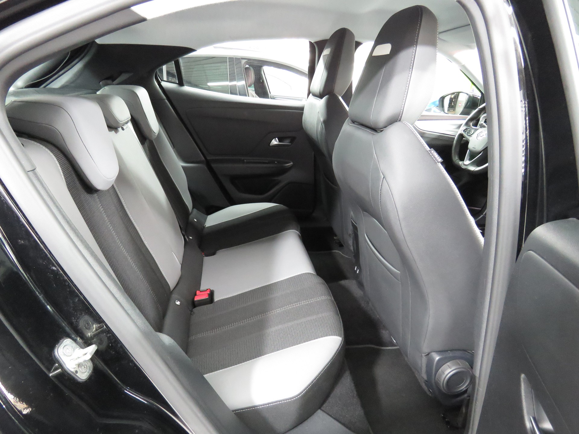 OPEL Mokka 1.2 Direct Injection Turbo Elegance Automat-image-18