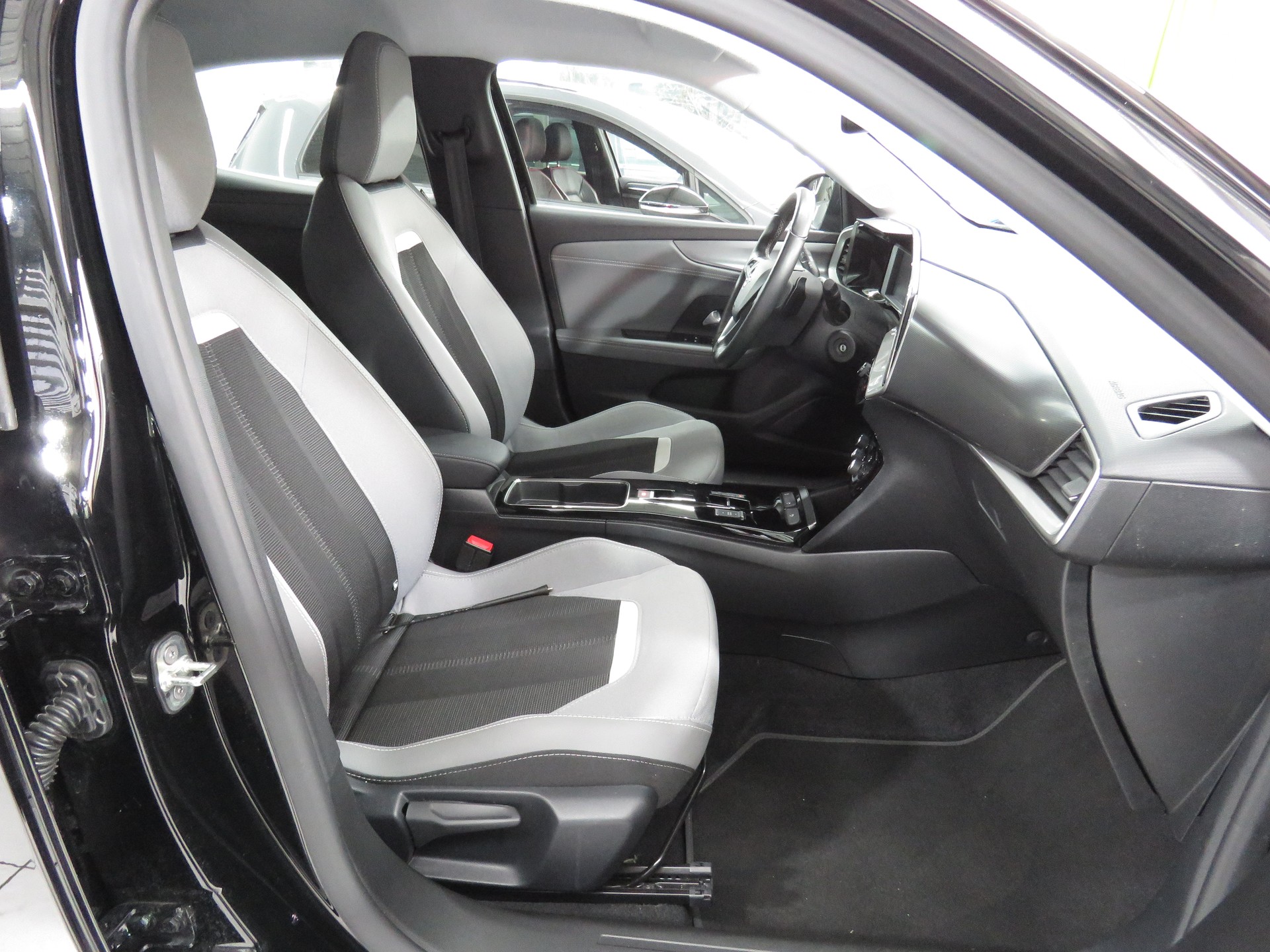 OPEL Mokka 1.2 Direct Injection Turbo Elegance Automat-image-17