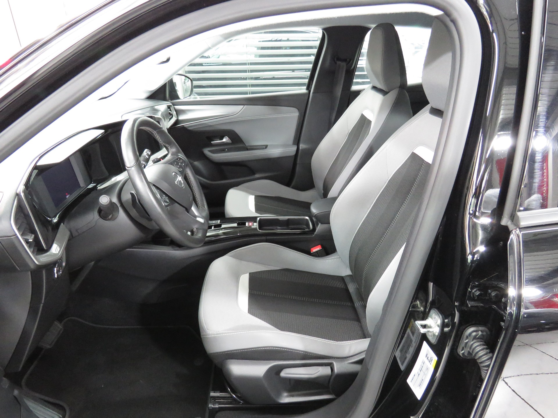 OPEL Mokka 1.2 Direct Injection Turbo Elegance Automat-image-13