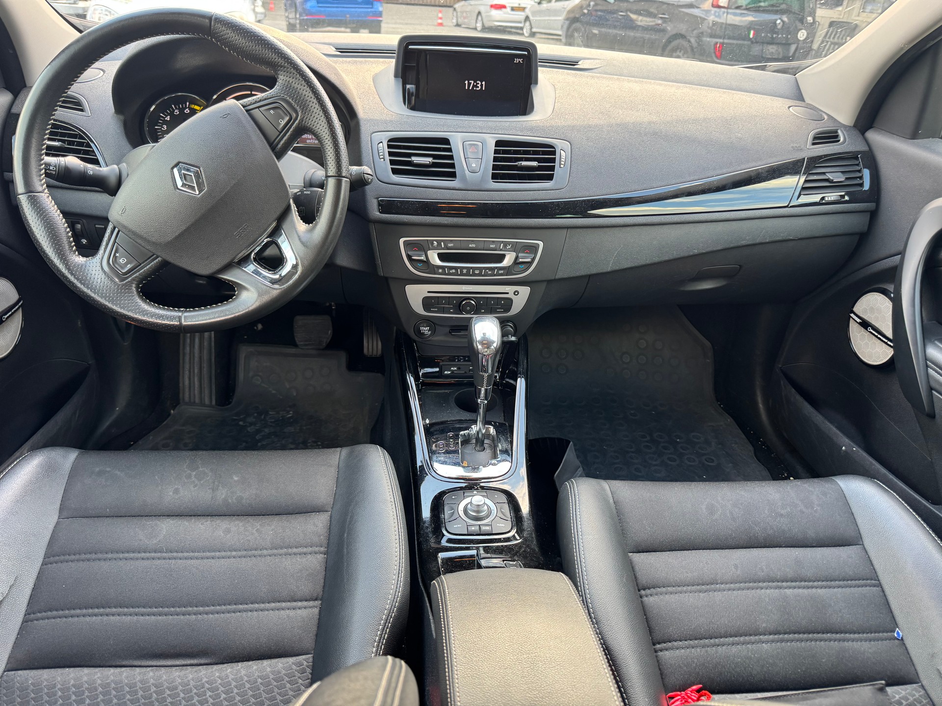 RENAULT Mégane 1.2 16V Turbo Swiss Edition EDC-image-8