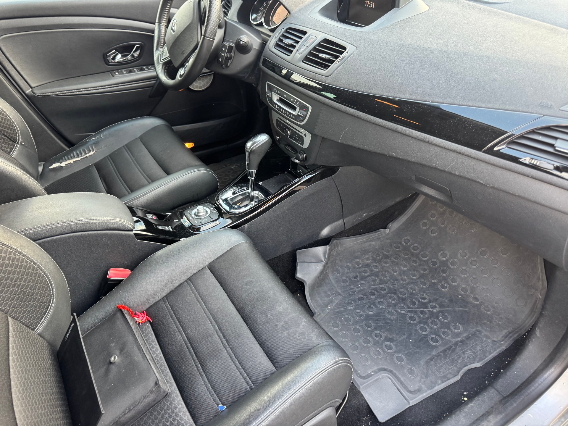 RENAULT Mégane 1.2 16V Turbo Swiss Edition EDC-image-10