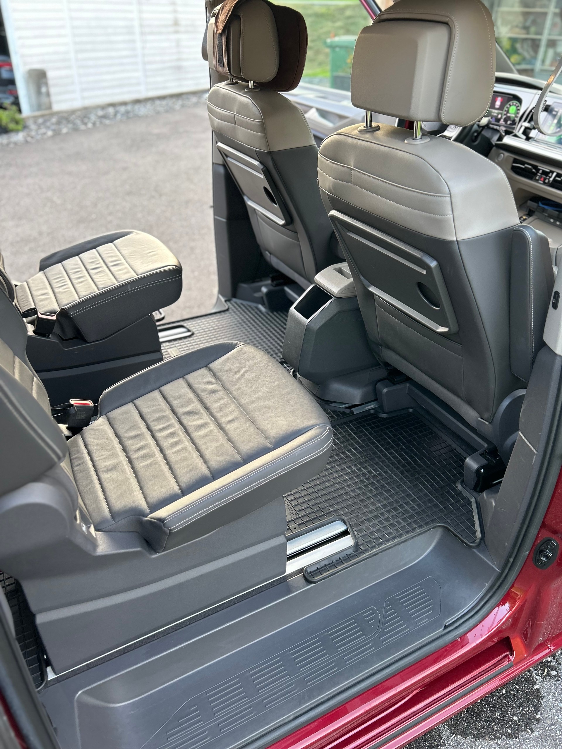 VW Multivan 2.0 TSI Style Liberty DSG Lang-image-13
