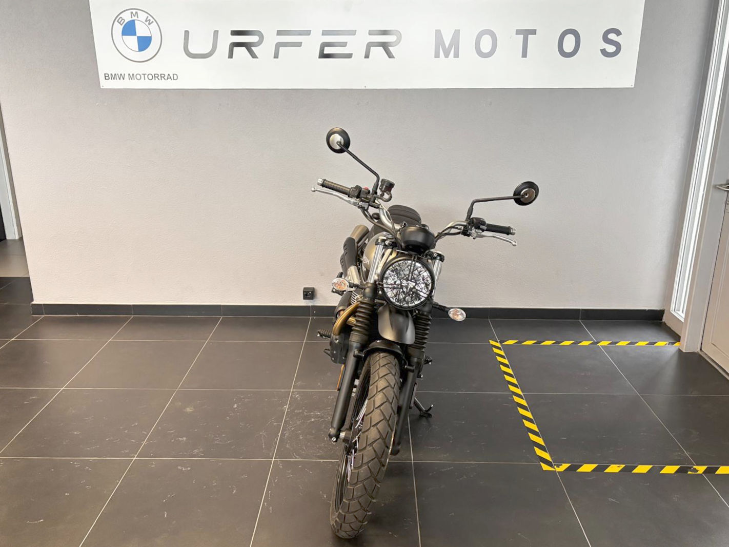 TRIUMPH Street Scrambler 900 Sandstorm-image-3