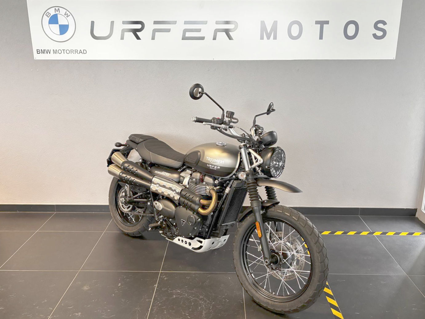 TRIUMPH Street Scrambler 900 Sandstorm-image-1