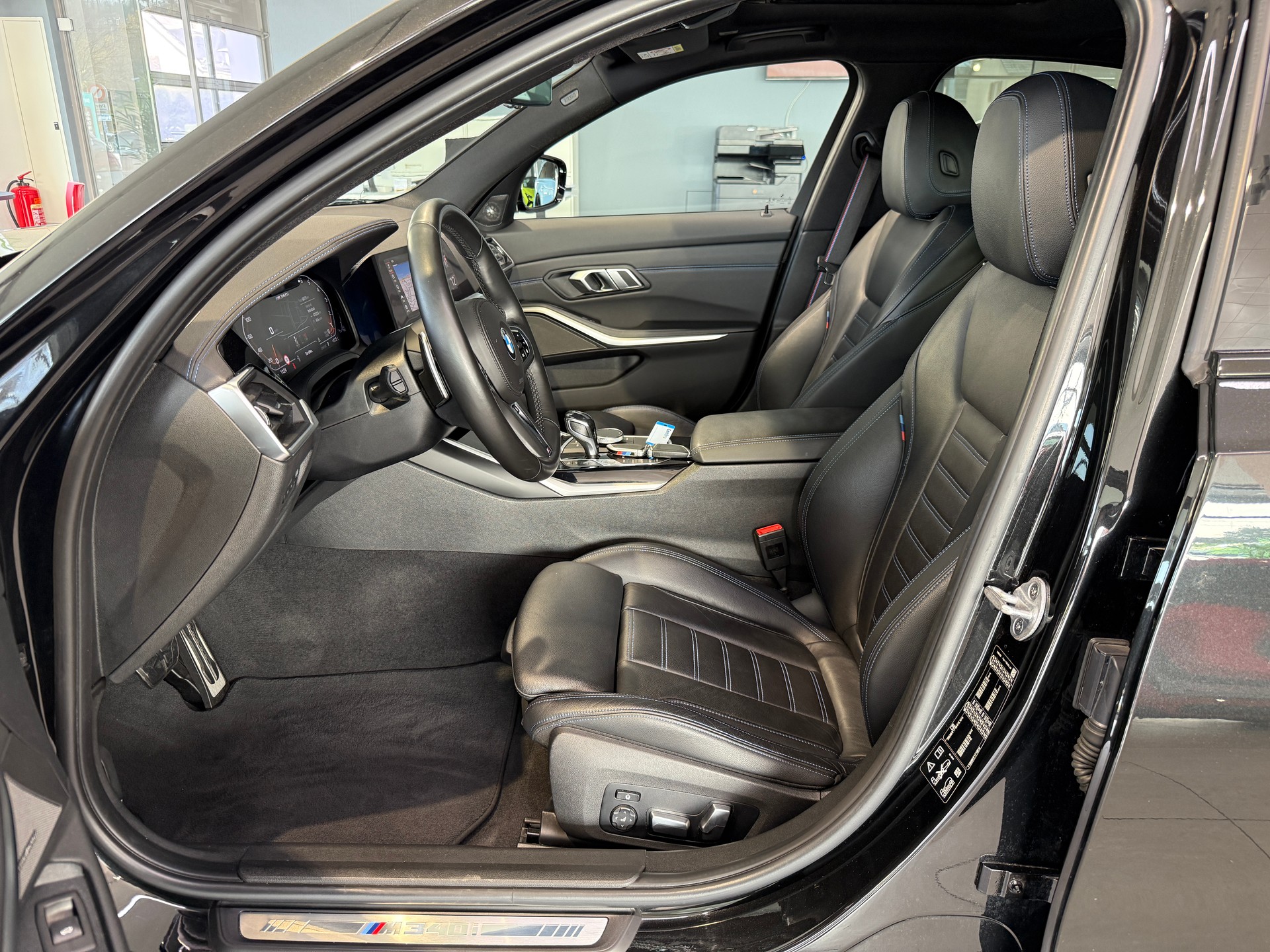 BMW M340i xDrive Steptronic-image-10
