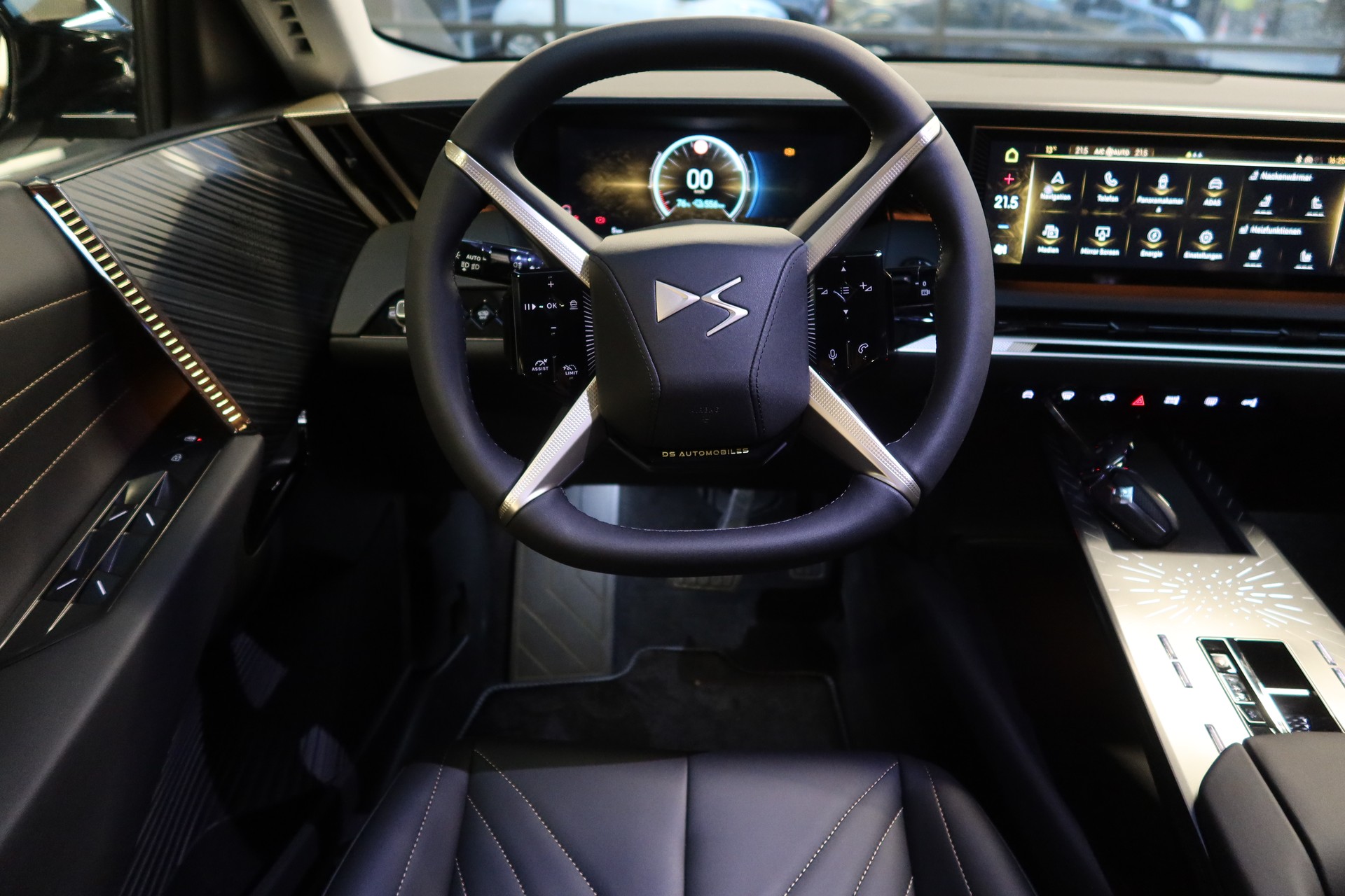 DS AUTOMOBILES DS N8 E-T 245 Pallas LR-image-9