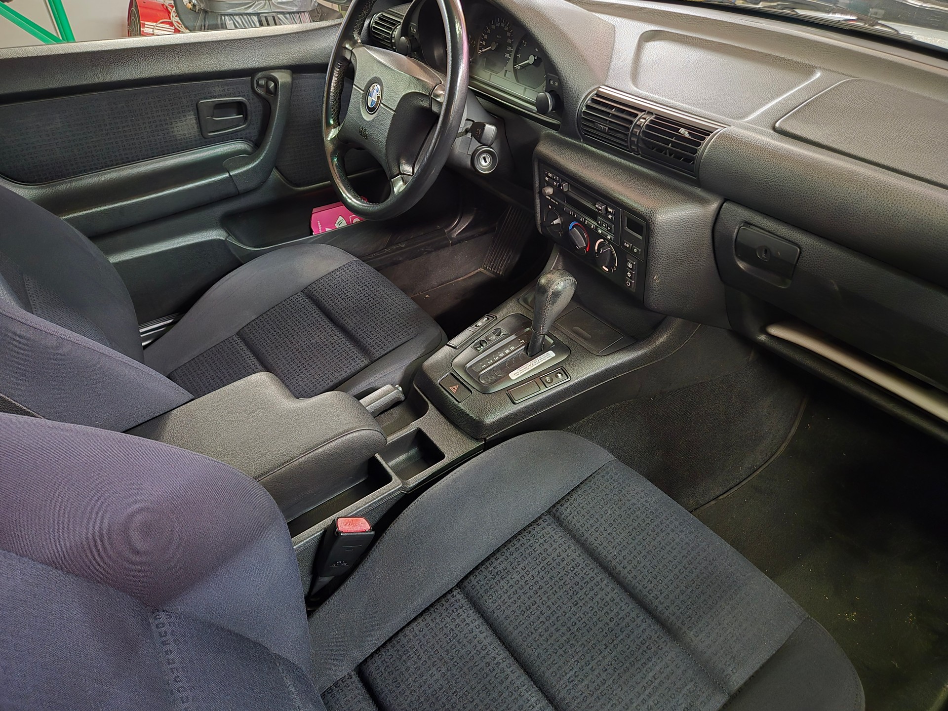 BMW 316i Compact Automat-image-1