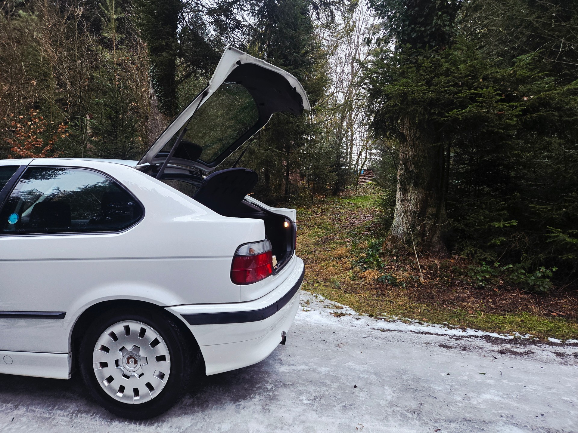 BMW 316i Compact Automat-image-4