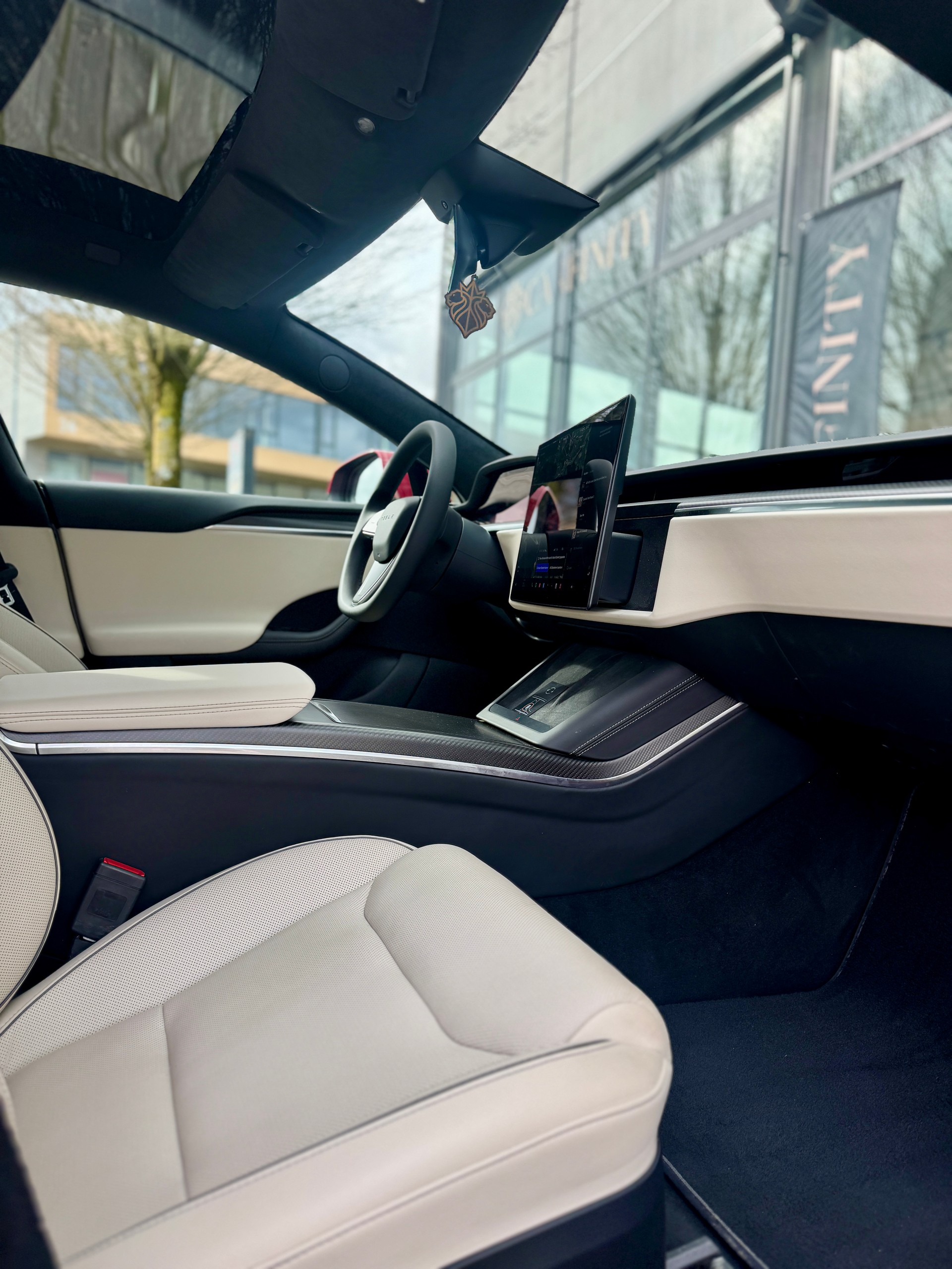 TESLA Model S 100 kWh Plaid-image-8