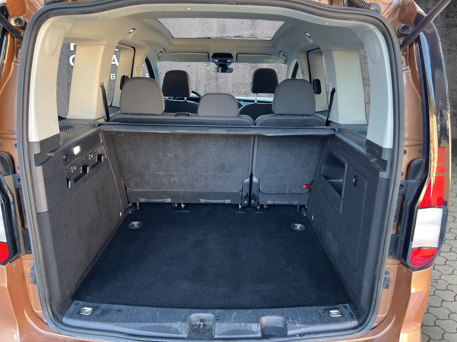 VW Caddy 2.0 TDI Liberty DSG-image-11
