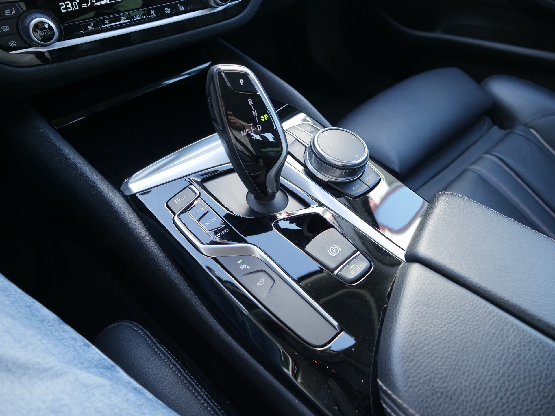 BMW 530d xDrive Sport Line Steptronic-image-17
